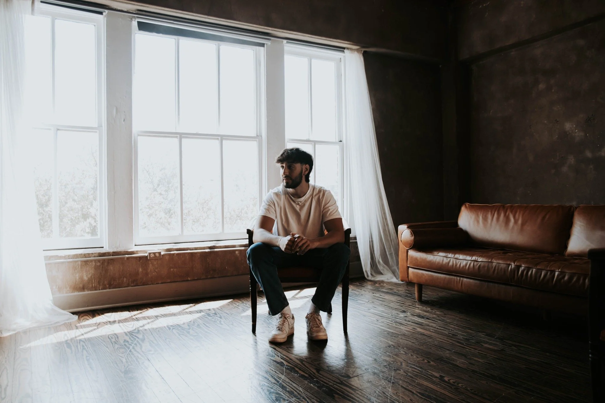 Drift with Kyle Lucas Through His New Single “Autumn’s” Golden Melodies and Embrace Timeless Love's Embrace.