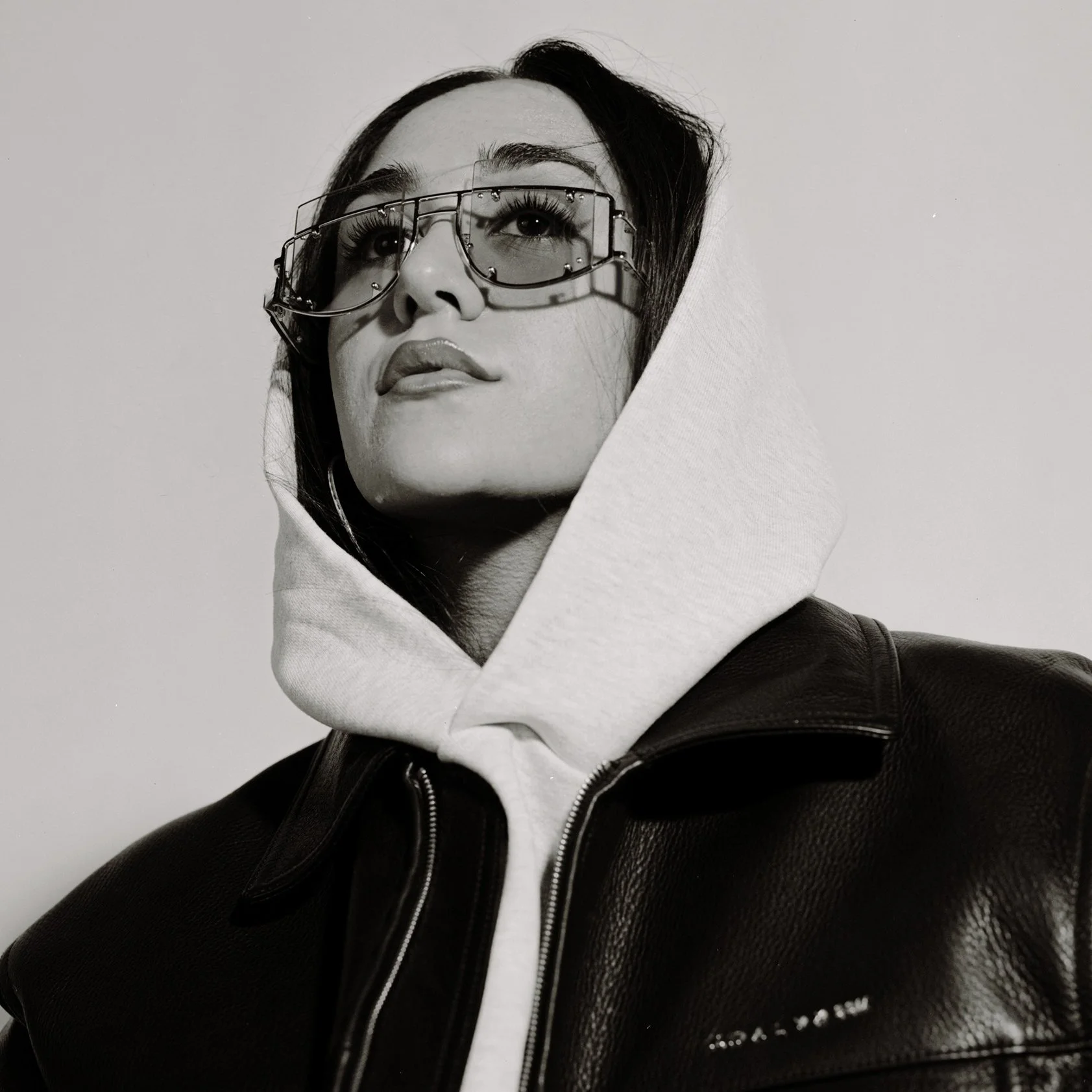 Singer-Songwriter Delara Weaves a Mesmerizing Sonic Odyssey in Her Album “Shahrazad”
