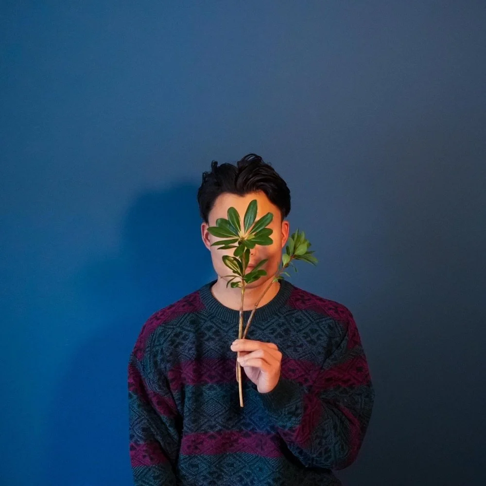 Arial Ten Enchants Listeners with the Alluring Rhythms of “Some Finesse”