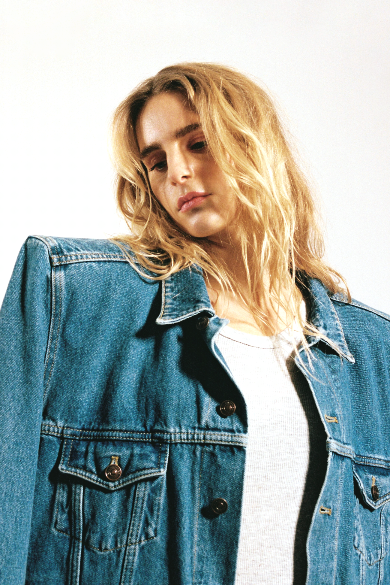 Yorina Weaves Fragile Daydreams into Sonic Reality with “Memory Flood”