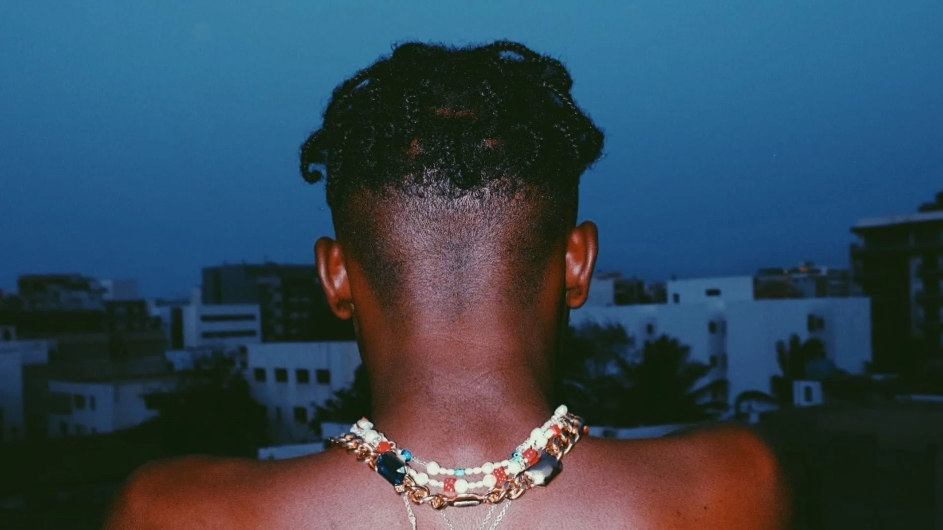Raizy Blends Afrobeat Vibes and Makossa Rhythms in the Sun-Drenched “CABO PT1”
