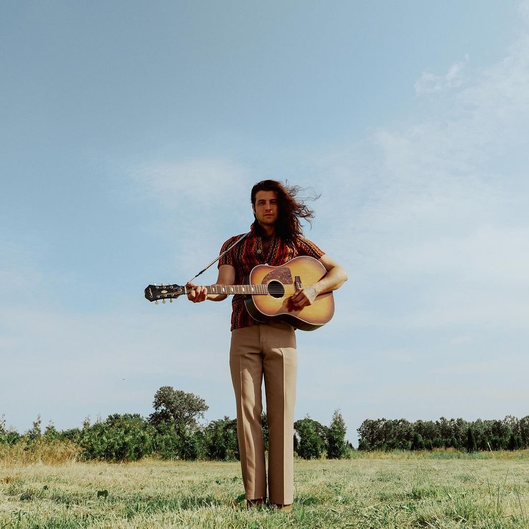 Canadian Artist Billy Raffoul Finds Warmth and Intimacy in the Soulful Gem “Homebody”