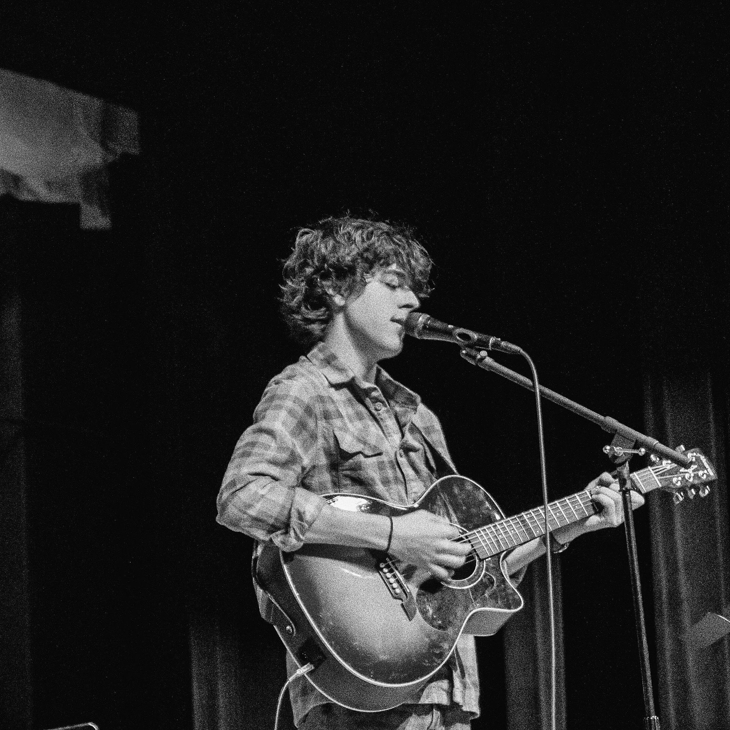 Gabe Quinn Captures Longing and Reflection with Indie Folk Single, “All I Know”