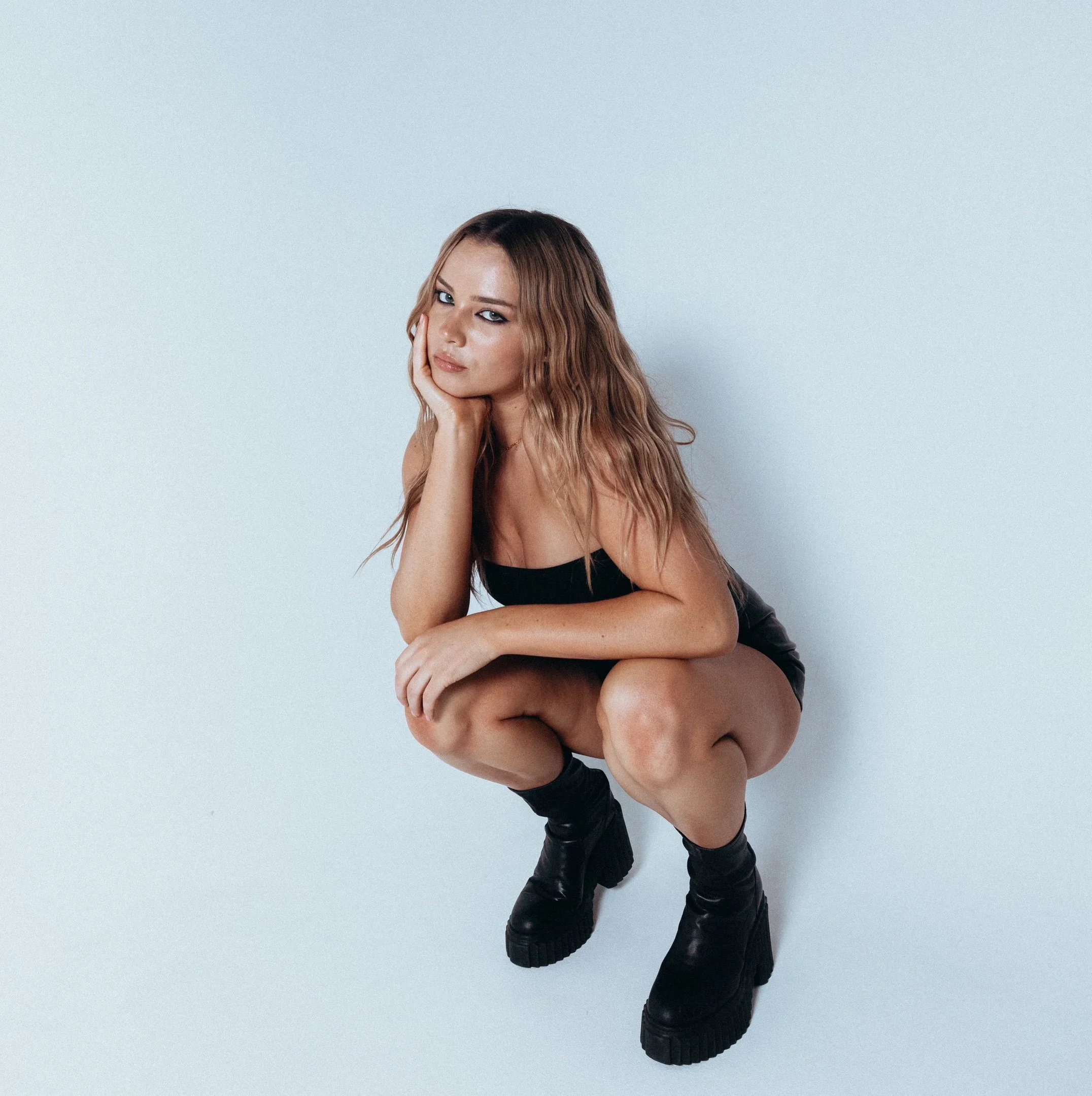 Cate Tomlinson’s EP “The Side Effects of You” Redefines Alt-Pop with Raw Storytelling and Emotional Depth