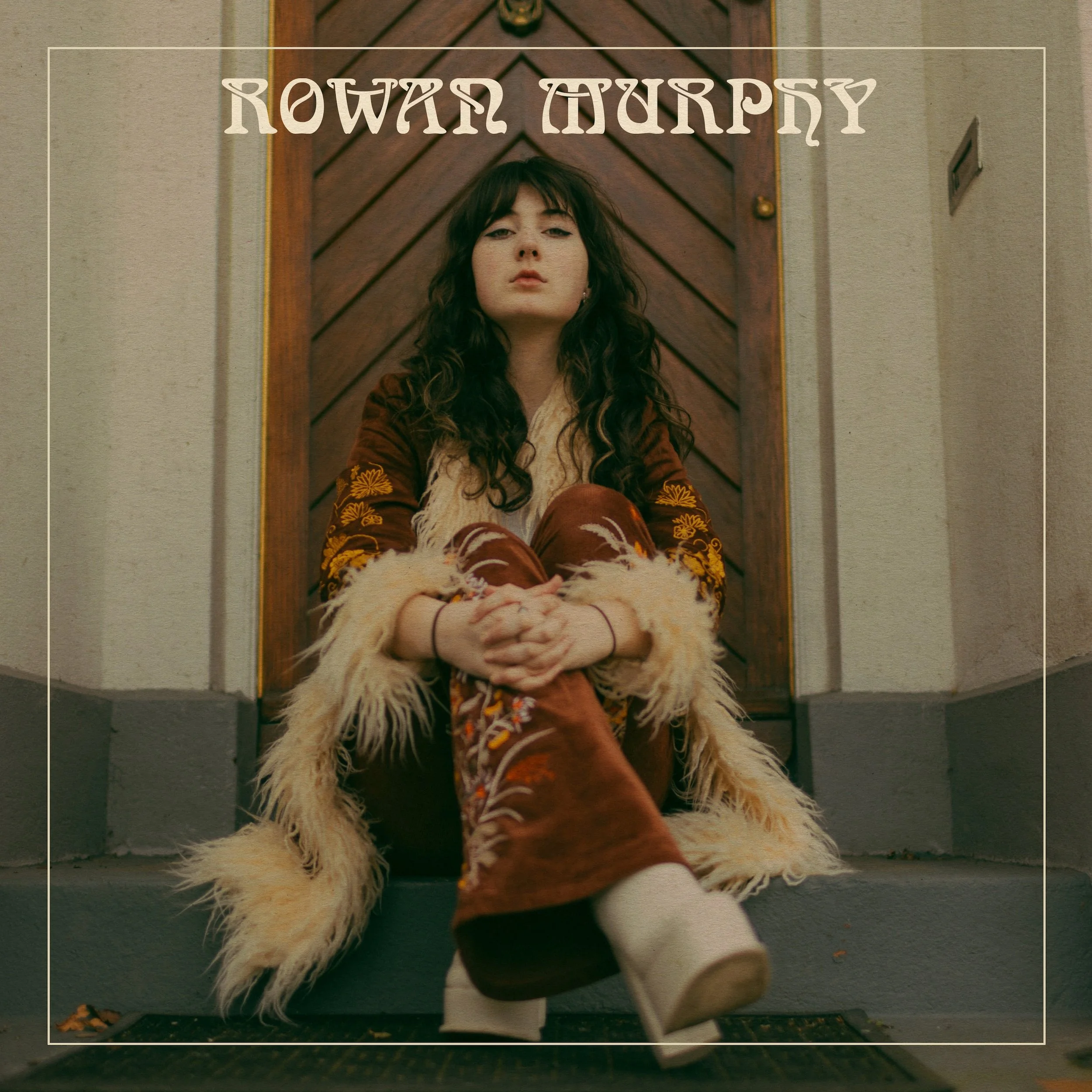 Rowan Murphy Captures Fleeting Youth in “Getting Old,” a Whispered Ballad of Nostalgia and Intimate Precision
