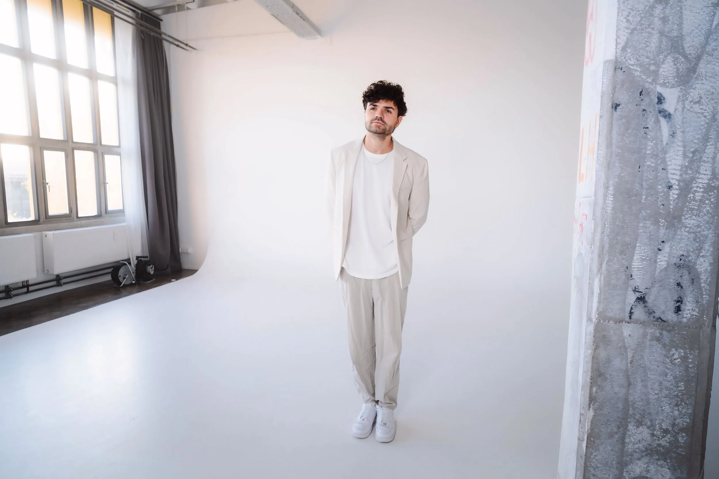 Henry And The Waiter Blends Vintage Melancholy with Modern Groove on Bittersweet Bop “Casanova”