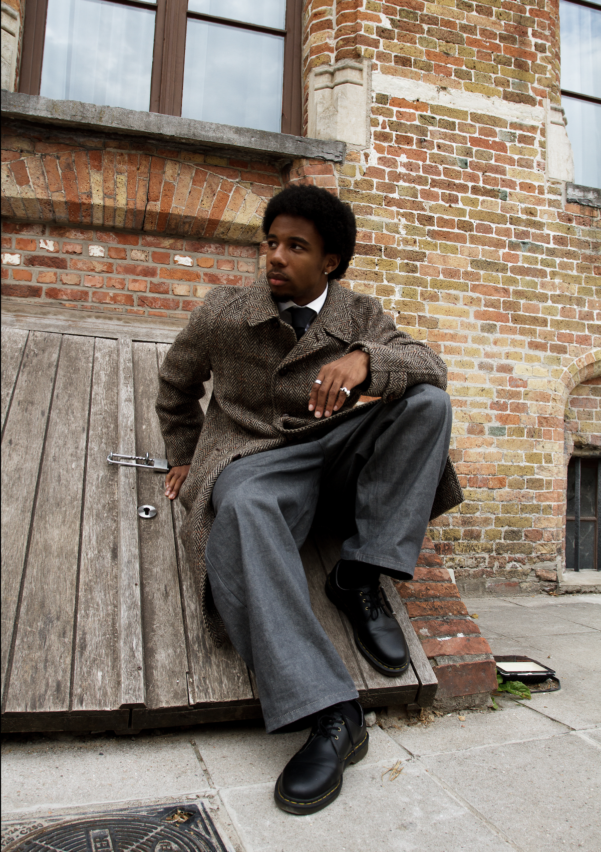 With “Dreamland,” Ebubé Crafts a Slow-Burning Nocturne Where Longing Glows Instead of Burns