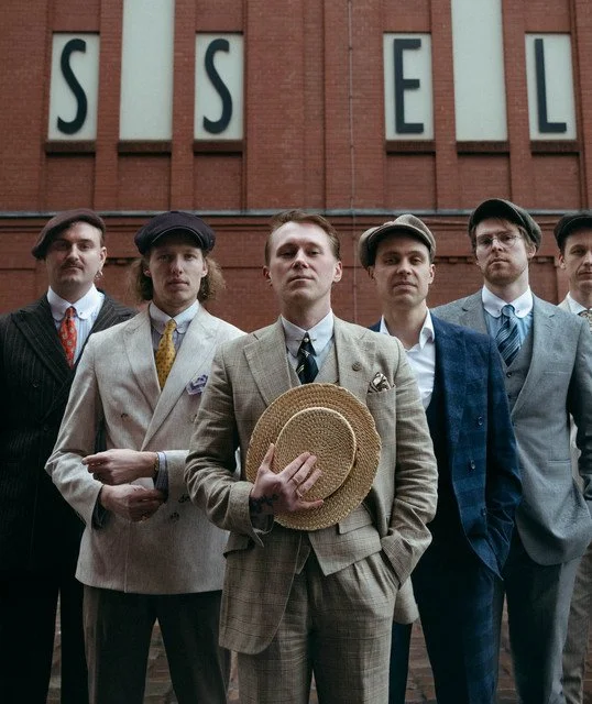 Swing’it slows the room with “Bartender,” a dimly lit jazz-soul miniature that lands at last call.