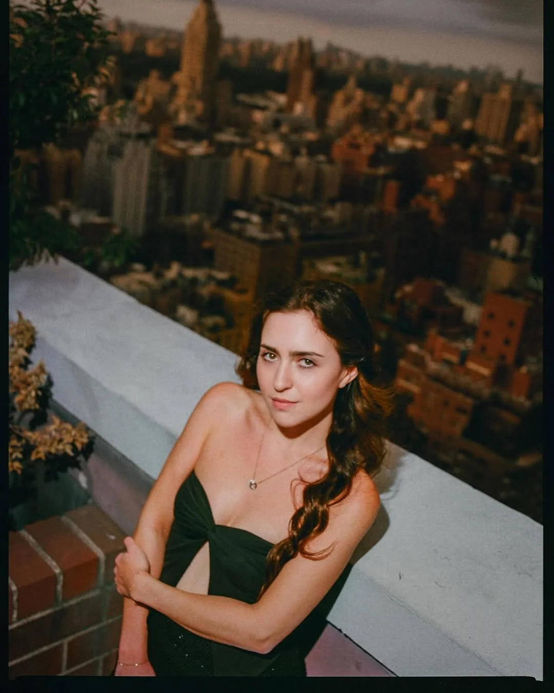 Alexa Kate opens her diary on “Forever,” a mid-tempo, indie-folk-kissed pop confession that treats time as a loop.