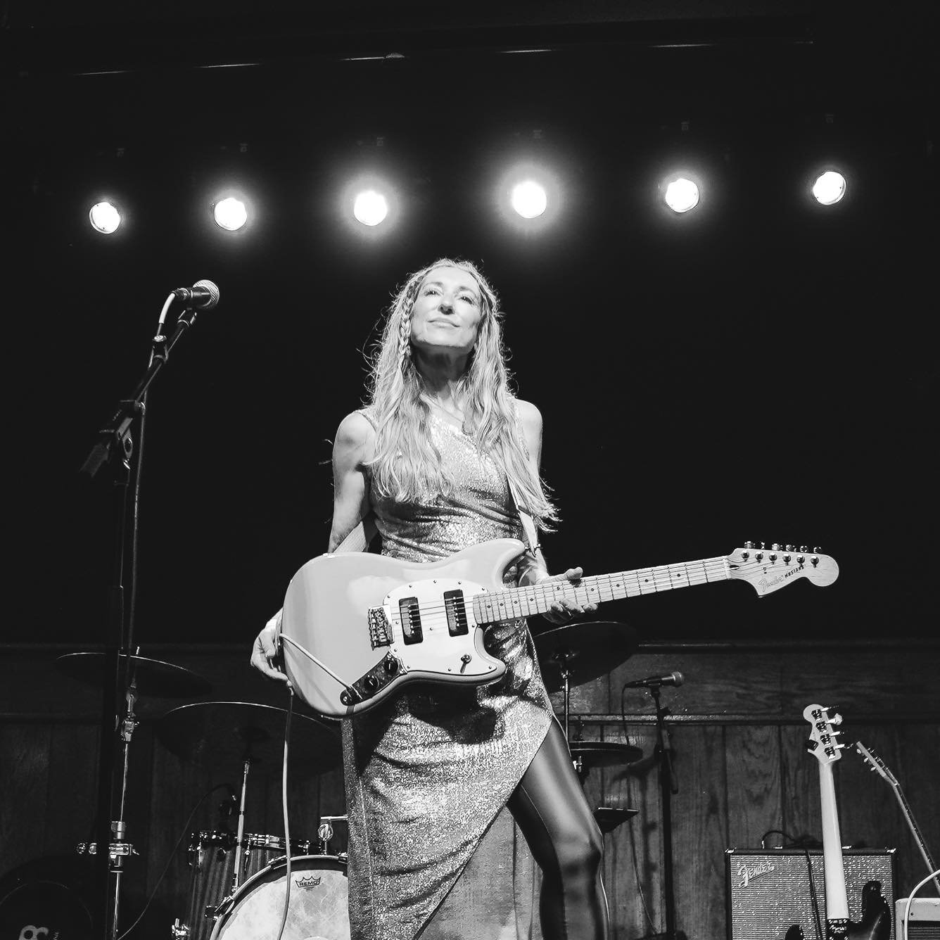 Tamar Berk trades romantic varnish for grown-up clarity on “Indiesleaze 2005”