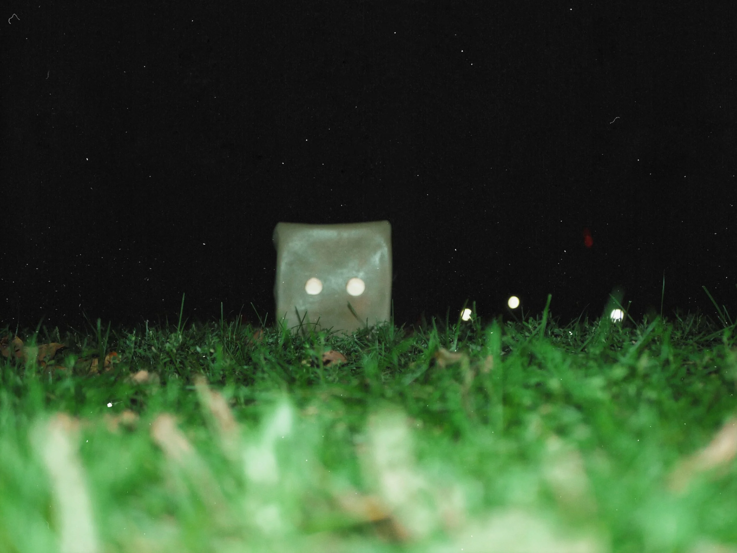 Cam Ezra’s Dead Internet Captures the Anxiety of the Algorithm Era in a 16-Track Fever Dream