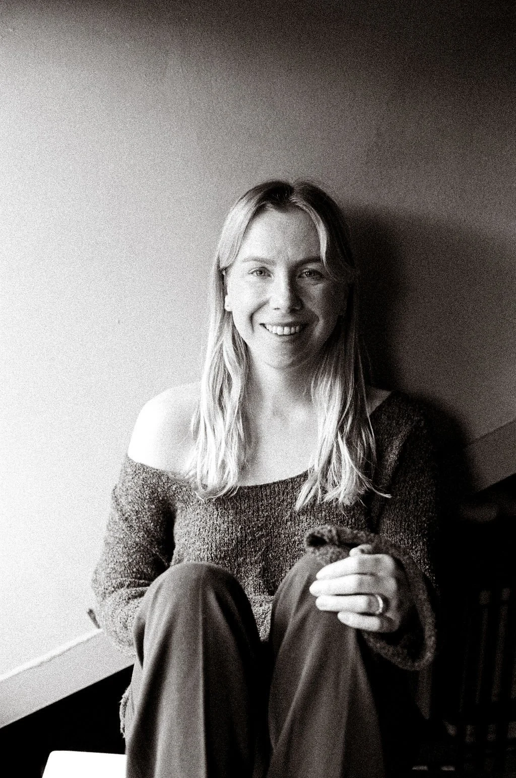 Joëtta’s “Waterfall” Embraces Adaptation Over Defiance in a Calm, Confident Indie Folk Moment