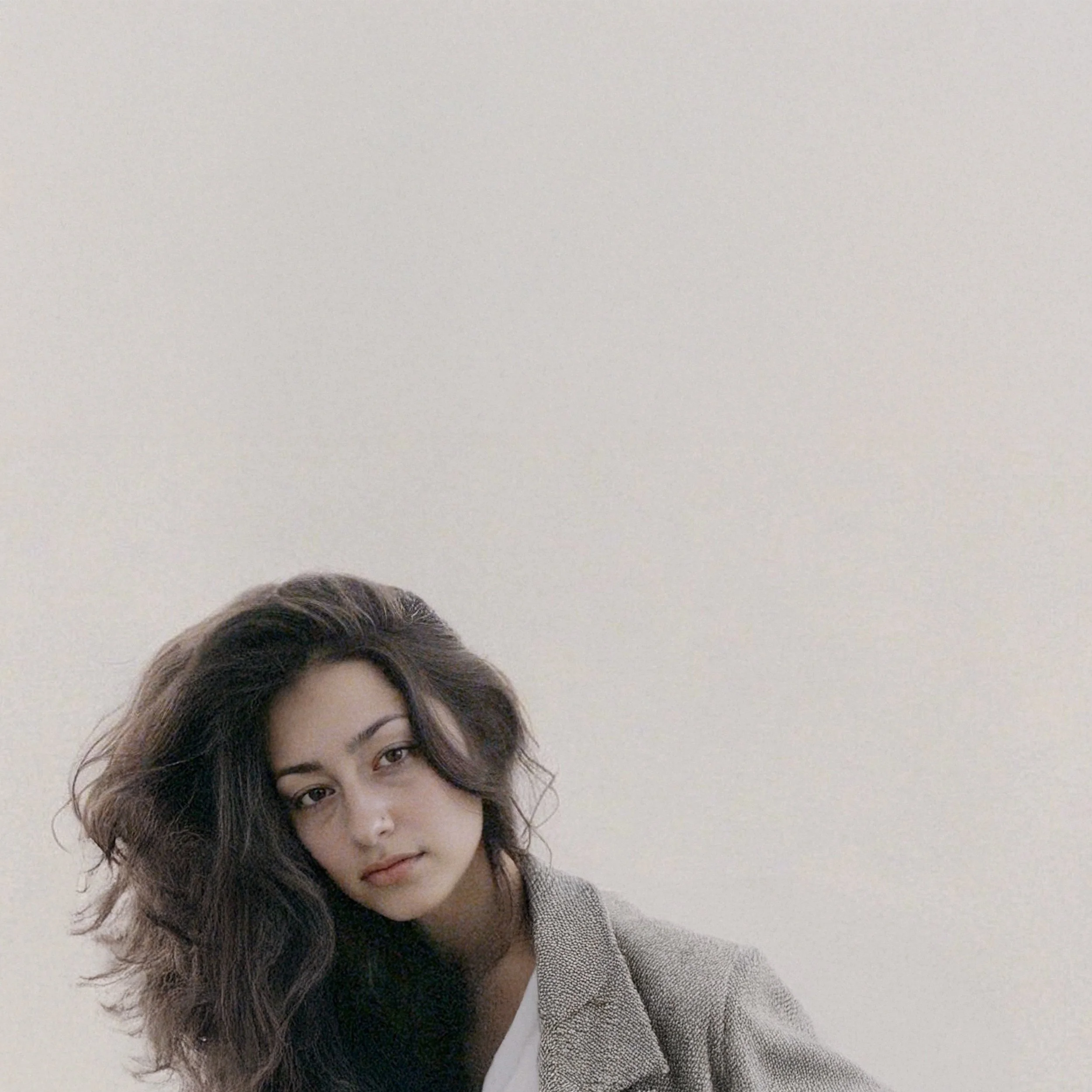 Naomi August Captures Late-Night Indie Pop Atmosphere on the Cinematic Single “Under Your Spell”