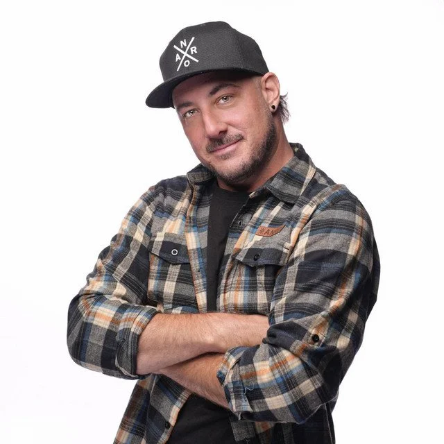 Mayer’s “Ma petite princesse” Balances Catchy Pop Motion with a Critique of Luxury and Image