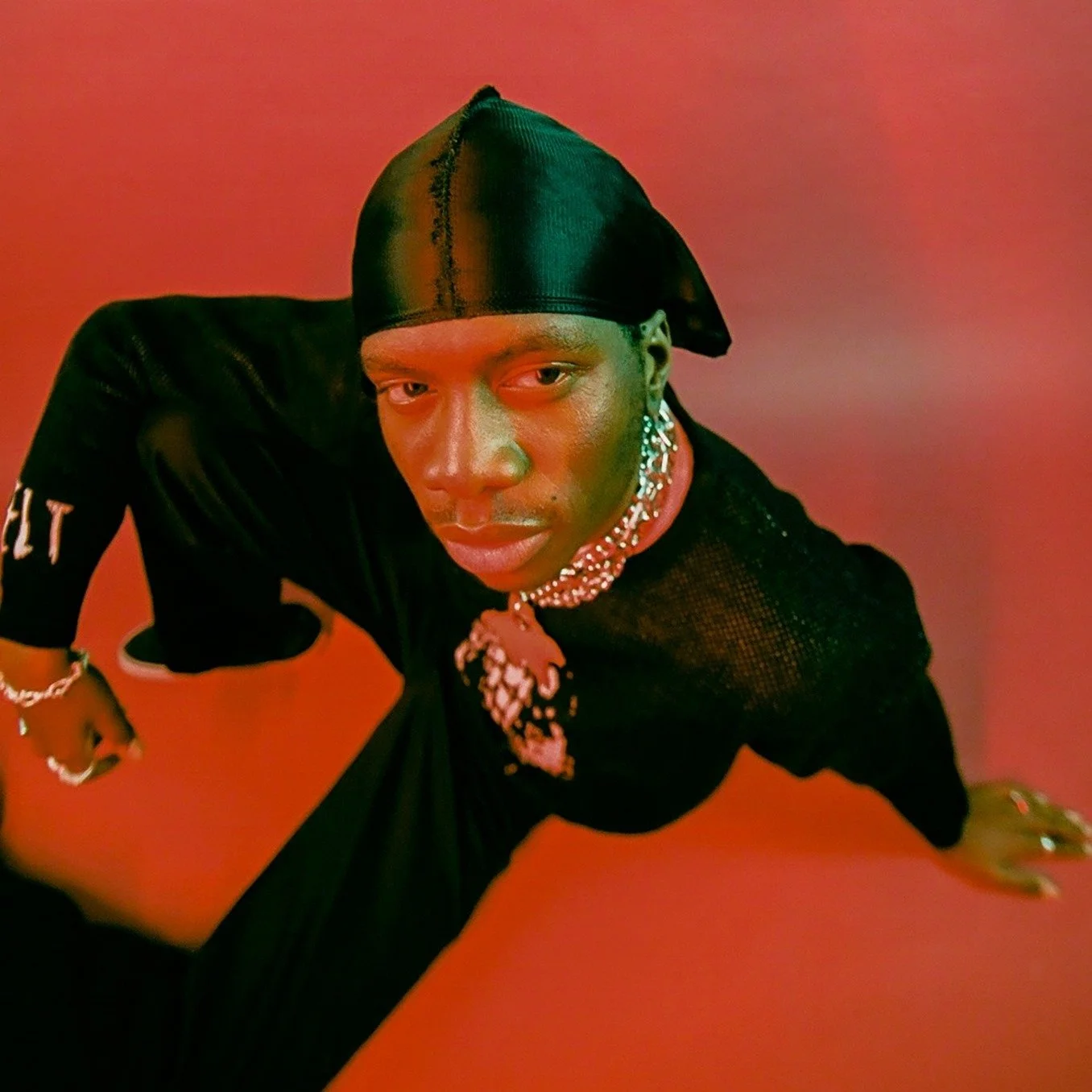 Master Peace and Thomas Day Turn Emotional Contradiction into Pop Precision on “Love Hate”