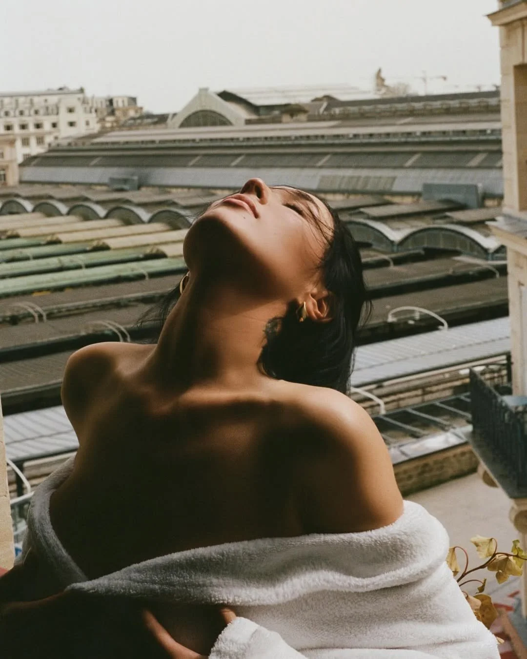 Molly Valentine Makes a Cinematic Debut with the Dark and Elegant Alt-Pop Single “Mannequin”