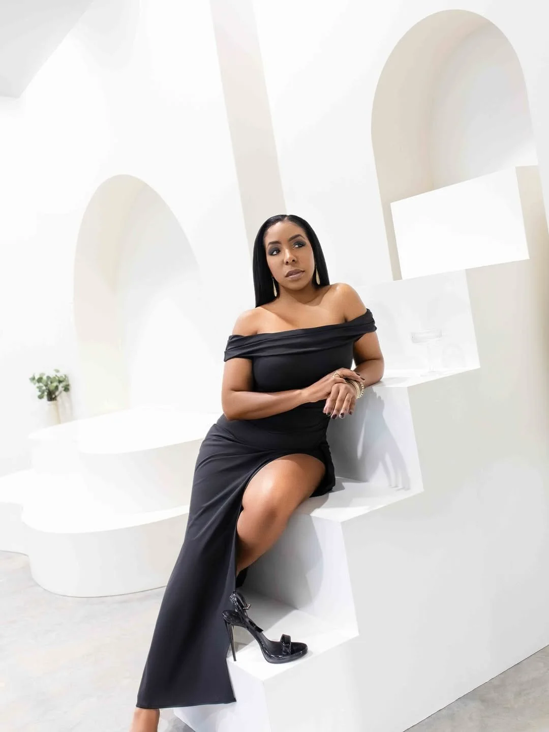 Rickia Reimagines Donny Hathaway’s “A Song for You” as an Intimate Acoustic Cover
