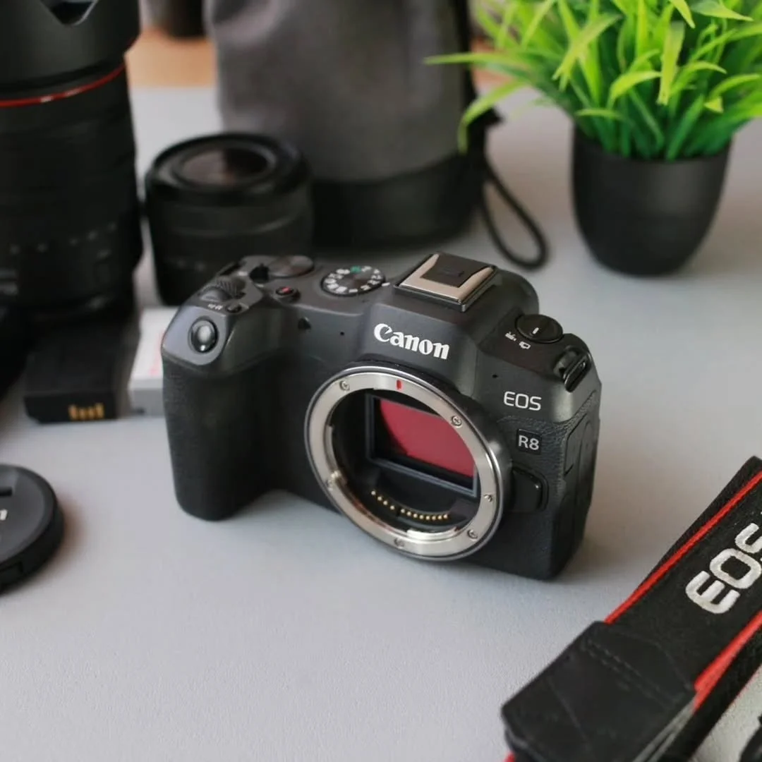 The Canon EOS R8