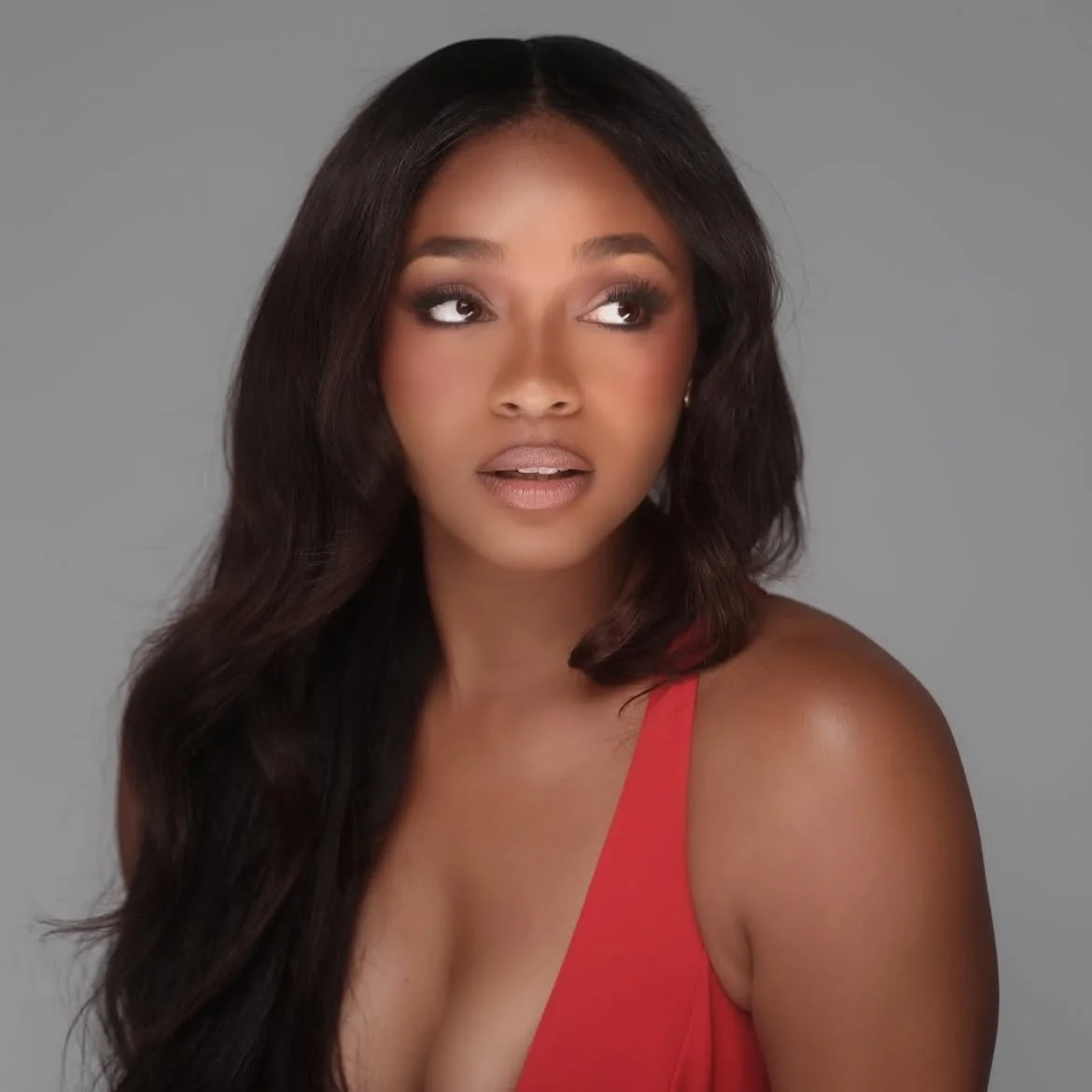 S!MONE Turns Heartbreak Recovery Into Sophisticated R&amp;B on “Champagne”