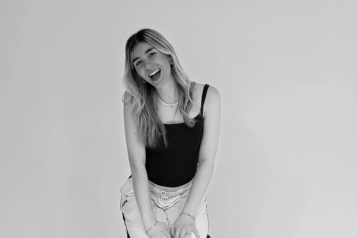British Artist Ashleigh Stoker Finds Emotional Weight in Stillness on “Sitting with the Silence” 
