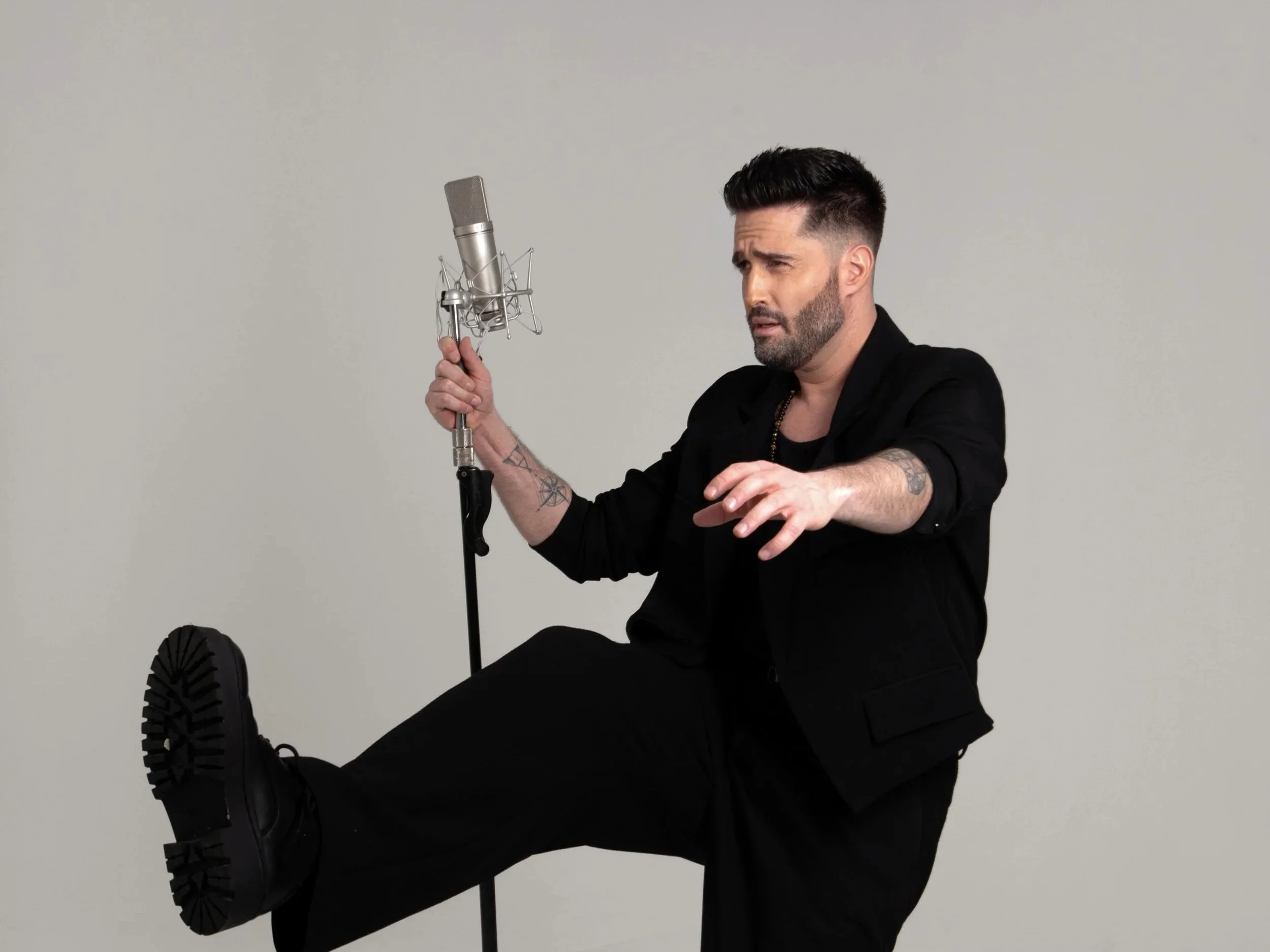Viktor Király Blends Soul-Pop Sophistication and Relationship Tension on “Sorry not sorry”