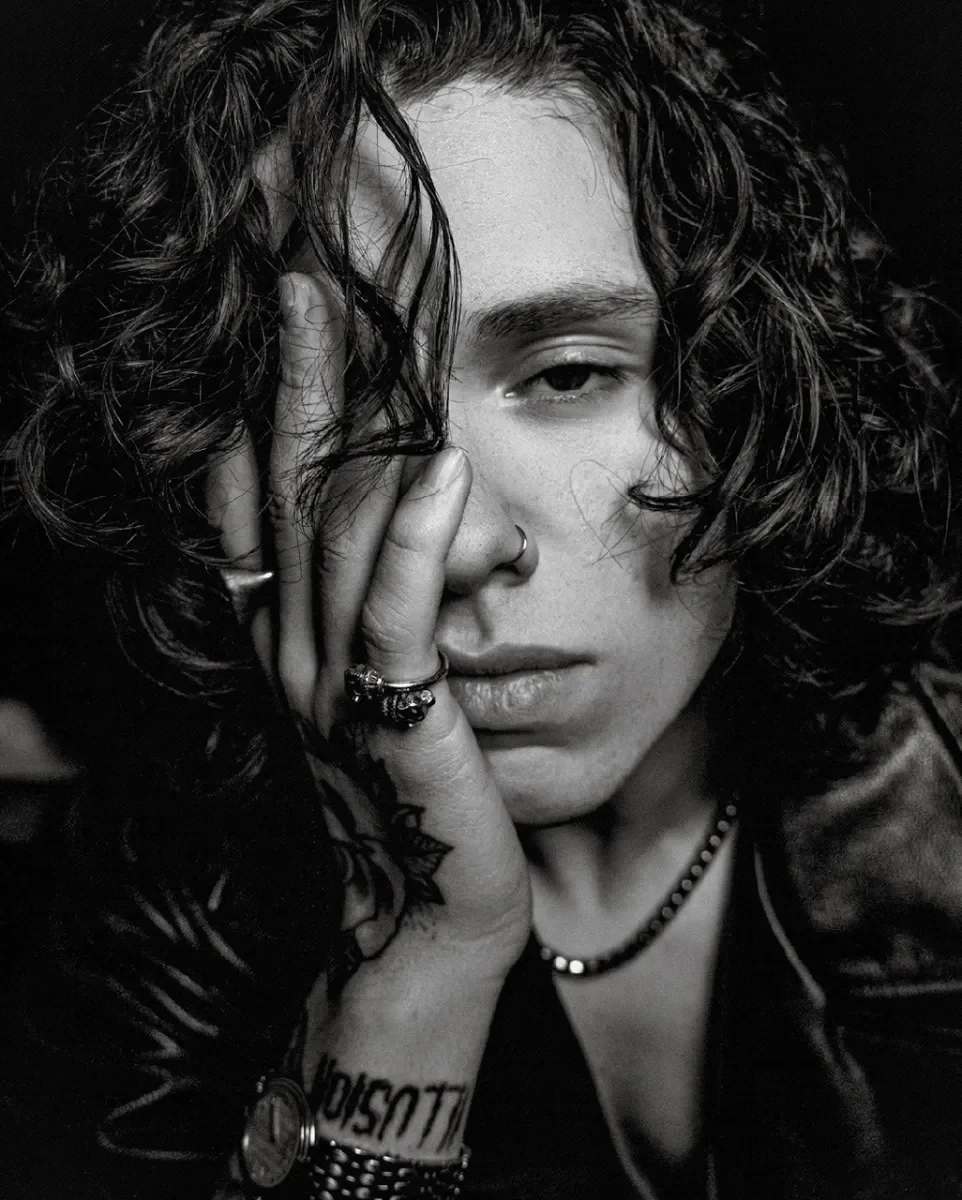 Greek-Born Artist OXFLOYD Turns Limerence Into Alt-Pop on “obsessed w u”