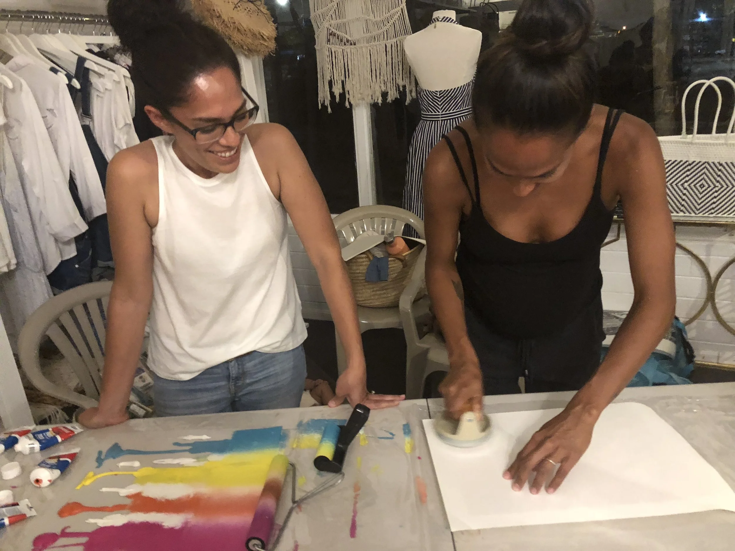  Sis Team Tomi and Jojo! Its so cool to see how different or in this case, how similar, siblings art is. They were super geometrical and line-y. So beautiful! And Jojo is 7 months pregnant! 