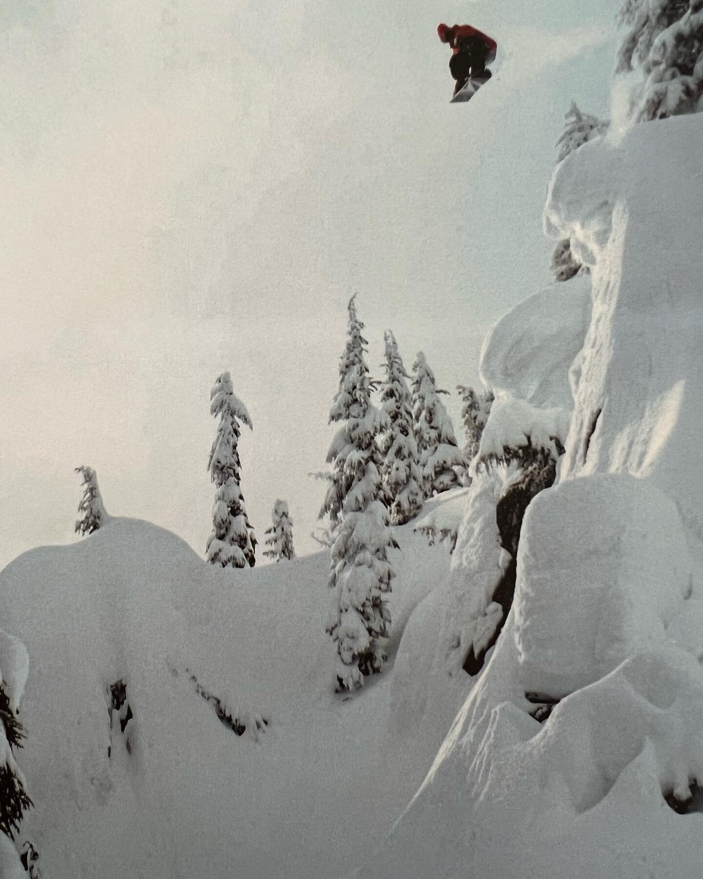 Before we started Explore Wānaka and our beautiful family, we were lucky to do lots of exploring in the mtns around the world. Here&rsquo;s a couple of pics of us in the backcountry on Stevens Pass, USA. 📷 @jordaningmire  #dowhatyoulove #ourstory #b