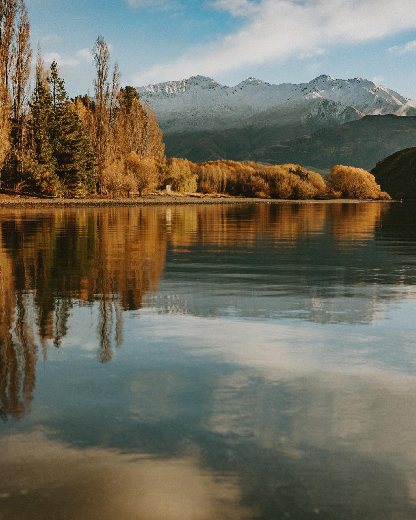 Wintery Autumn goodness here in Wānaka today ❄️💛. 
So excited winter is near. 🙌🏻
📷 @dgerl