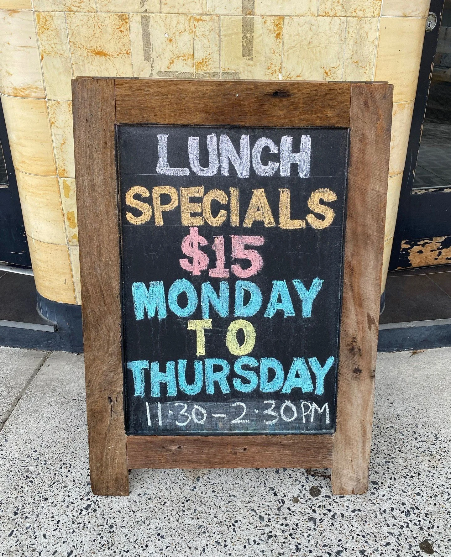 Get the crew together for a $15 pub lunch! ✔️$15 Schnitty &amp; Chips⁠ ✔️ $15 Tacos of the day⁠ (fish or chicken) ✔️$15 Schnitzel Wrap w/ American mustard &amp; Chips⁠ 😋😋😋⁠ Available Mon - Thurs only, 11.30am-2.30pm⁠
⁠
🔗 Bookings recommended for 