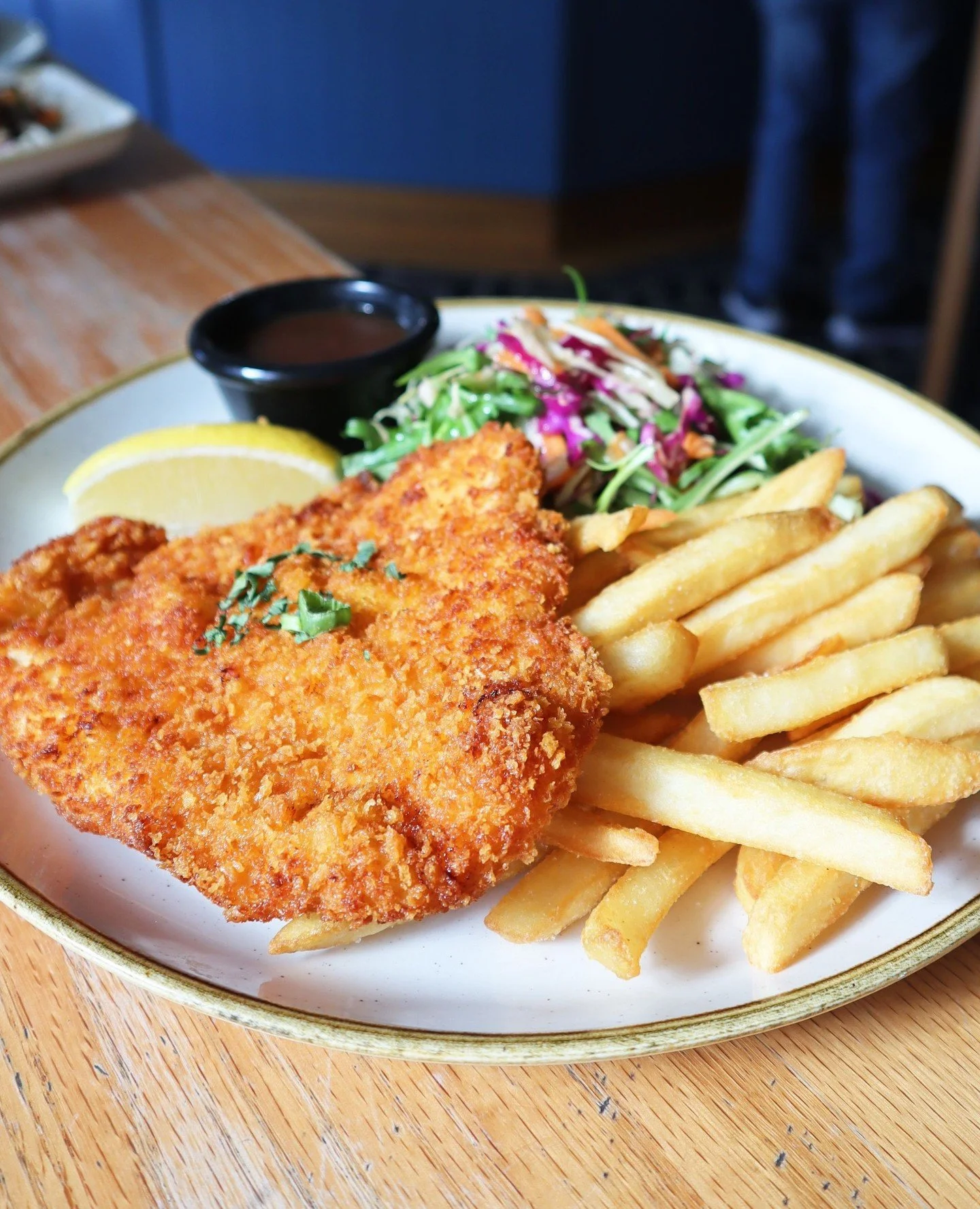 📣$18 Schnitty Night!!!🐔 Enjoy our deliciously golden Chicken Schnitzel served with chips, salad &amp; choice of sauce for just $18 every Tuesday night at your favourite local 😋 #schnittynight #loveyourlocal #thebluespoint⁠
🔗 Book your table at th