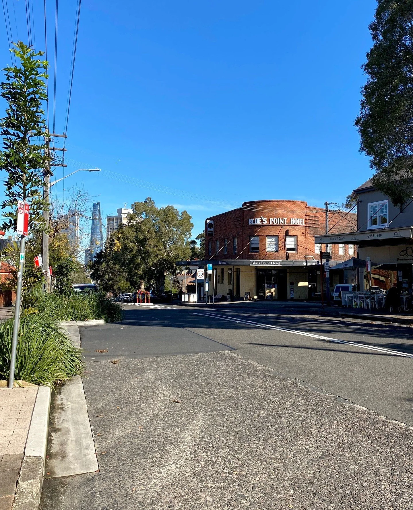 The Blues Point is an art deco institution down the harbour end of Blues Point Road in McMahons Point🍺 See you at the bar!⁠
#thelocalslocal⁠
✔ proudly pokie free⁠
✔ two outdoor doggo friendly areas⁠
✔ award winning bistro⁠
✔ boutique accommodation⁠
