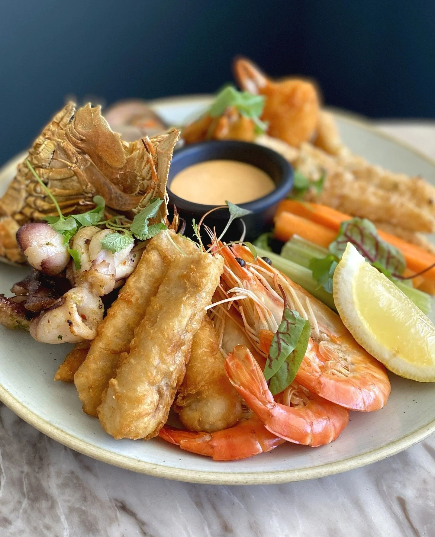 ☀️🦀 Long weekend long lunch anyone?🥂 Indulge in the catch of the day every Sunday at The Blues Point for only $35 🙌⁠
Includes: Balmain Bugs⁠, Tiger Prawns⁠, Octopus⁠, Battered Flathead⁠, crumbed Crab Claw⁠, Calamari, Mussels⁠ and Marie Rose sauce,