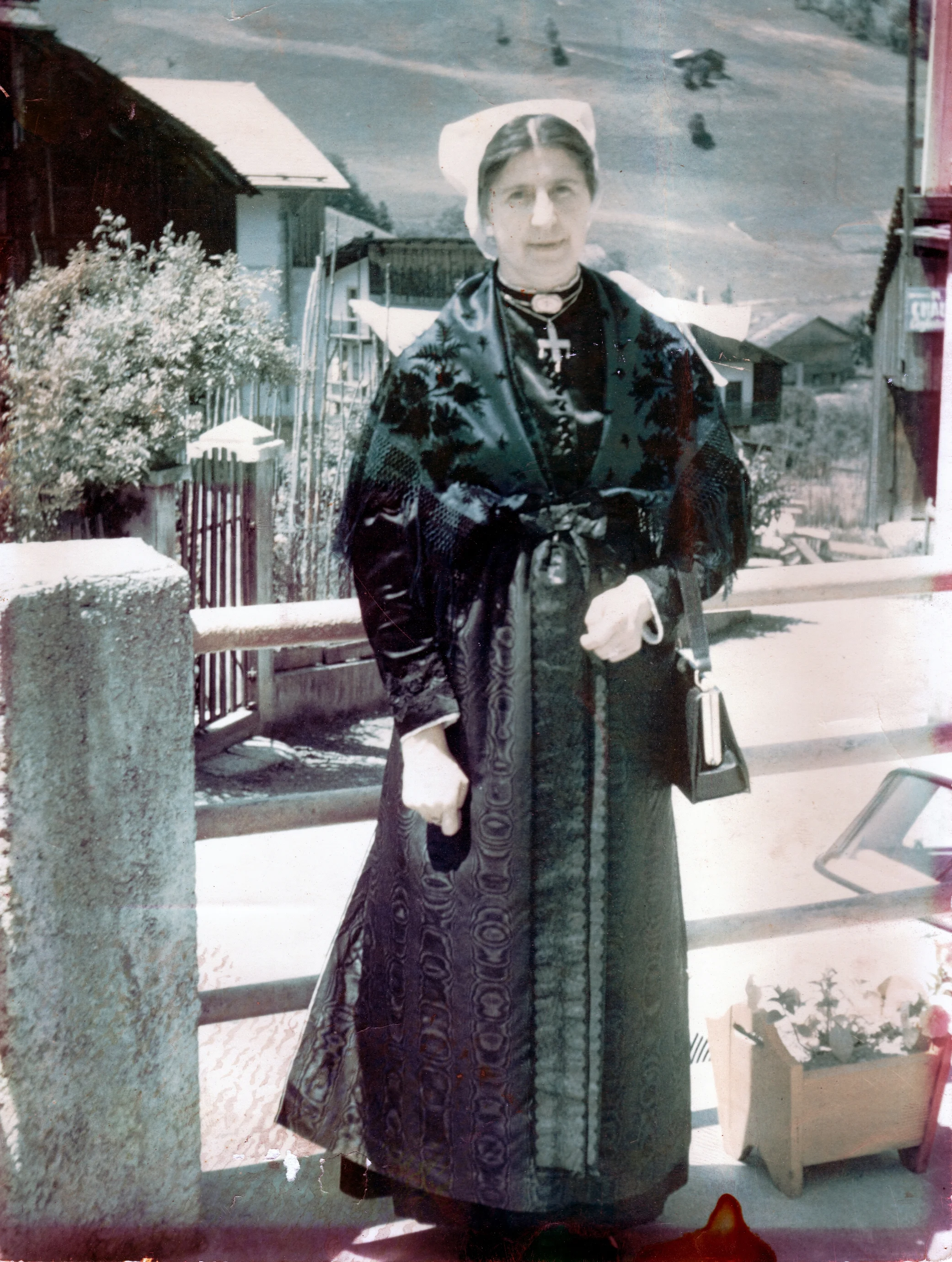 Joséphine en habit du pays