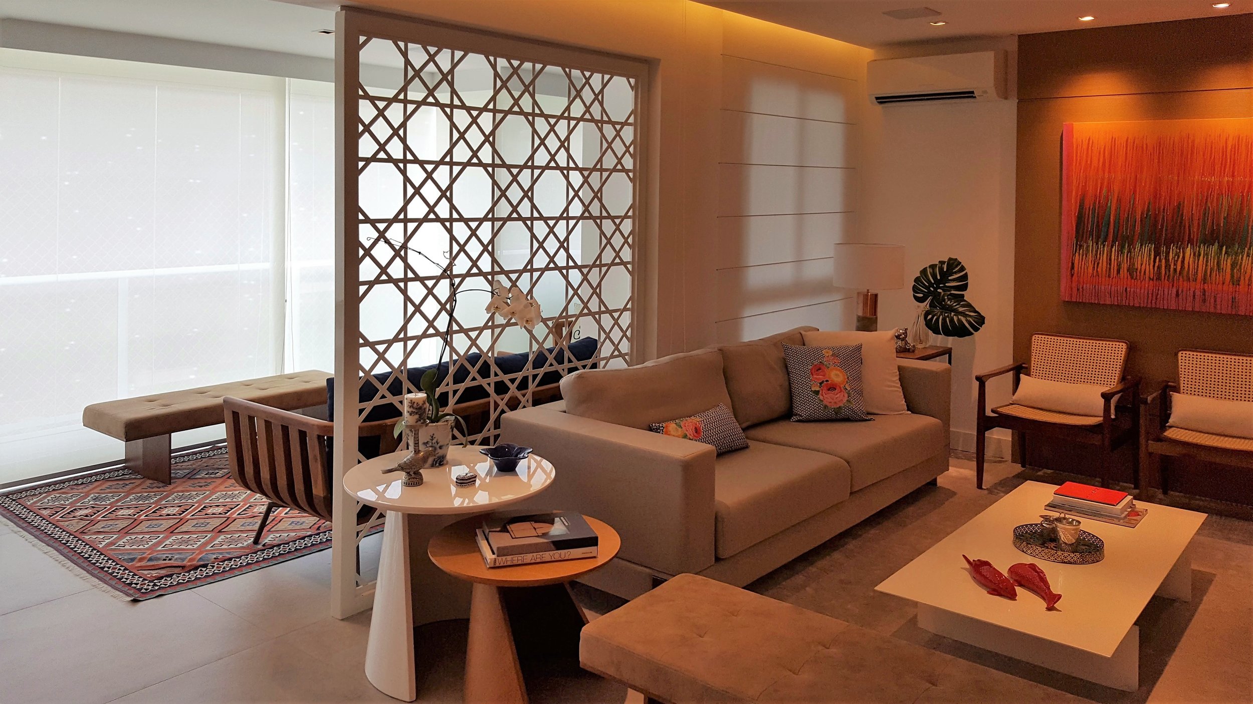 APARTAMENTO COM VARANDA INTEGRADA À SALA