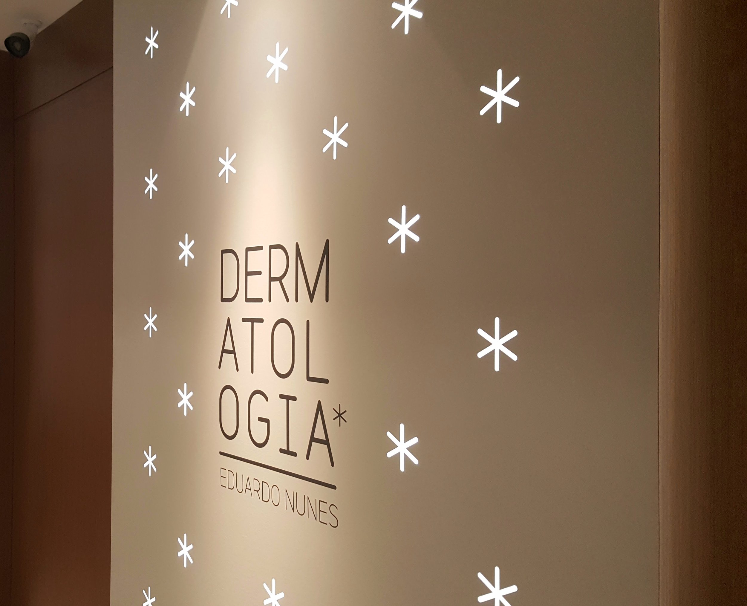 DETALHE DO PAINEL DE SINALIZAÇÃO RECORTADO A LASER