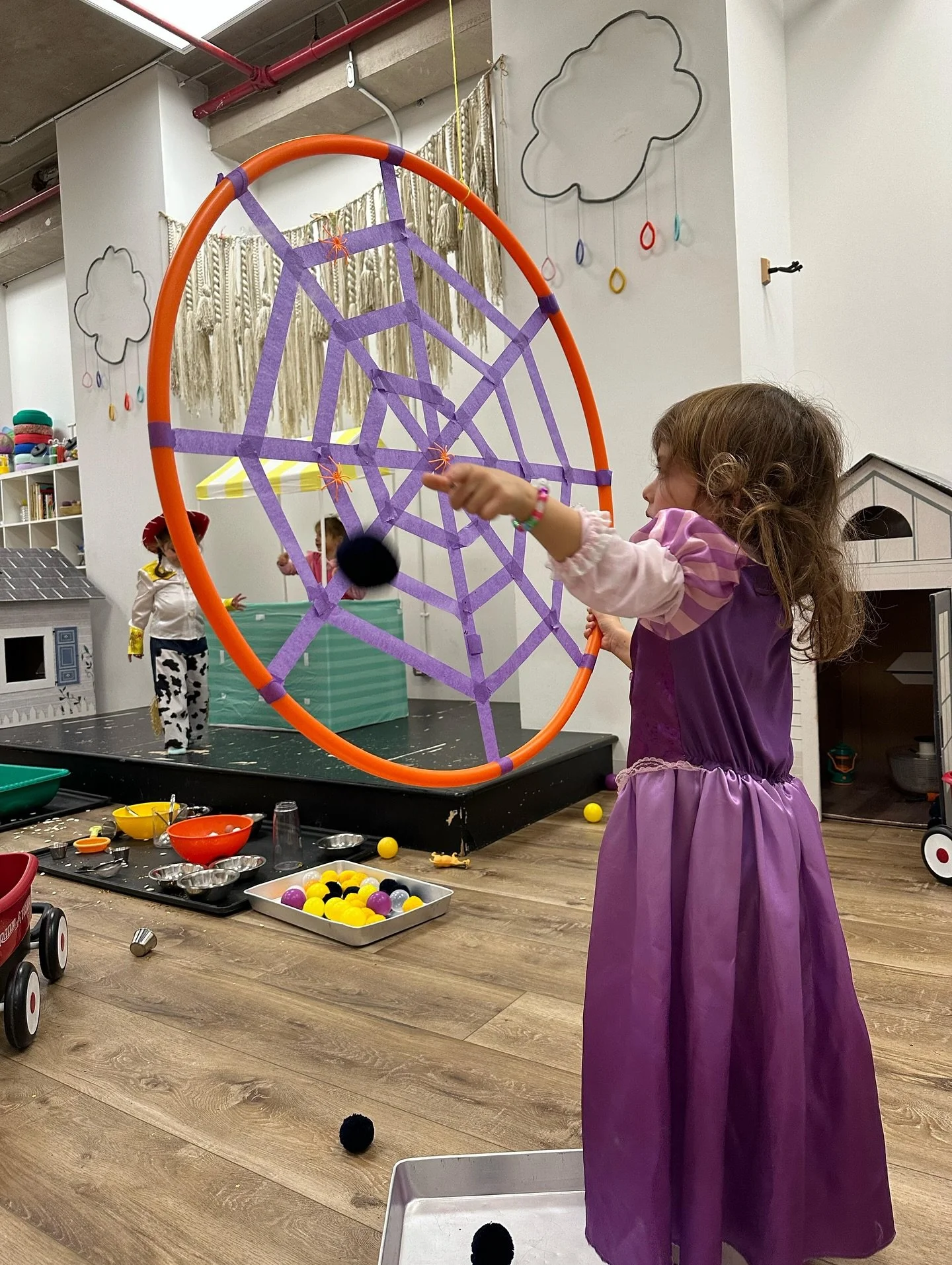 Halloween fun at USP! 🏰🎃 Spiderwebs, pumpkins, and costumes are the perfect combination for a playday. Join us today, tomorrow, and Saturday for the Halloween theme 🎃
