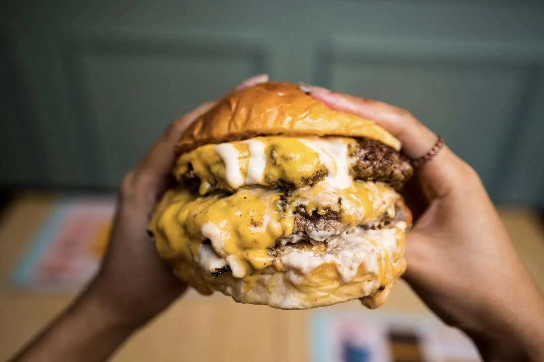 GUANABANA-MUCHO-GRANDE-BURGER.jpg