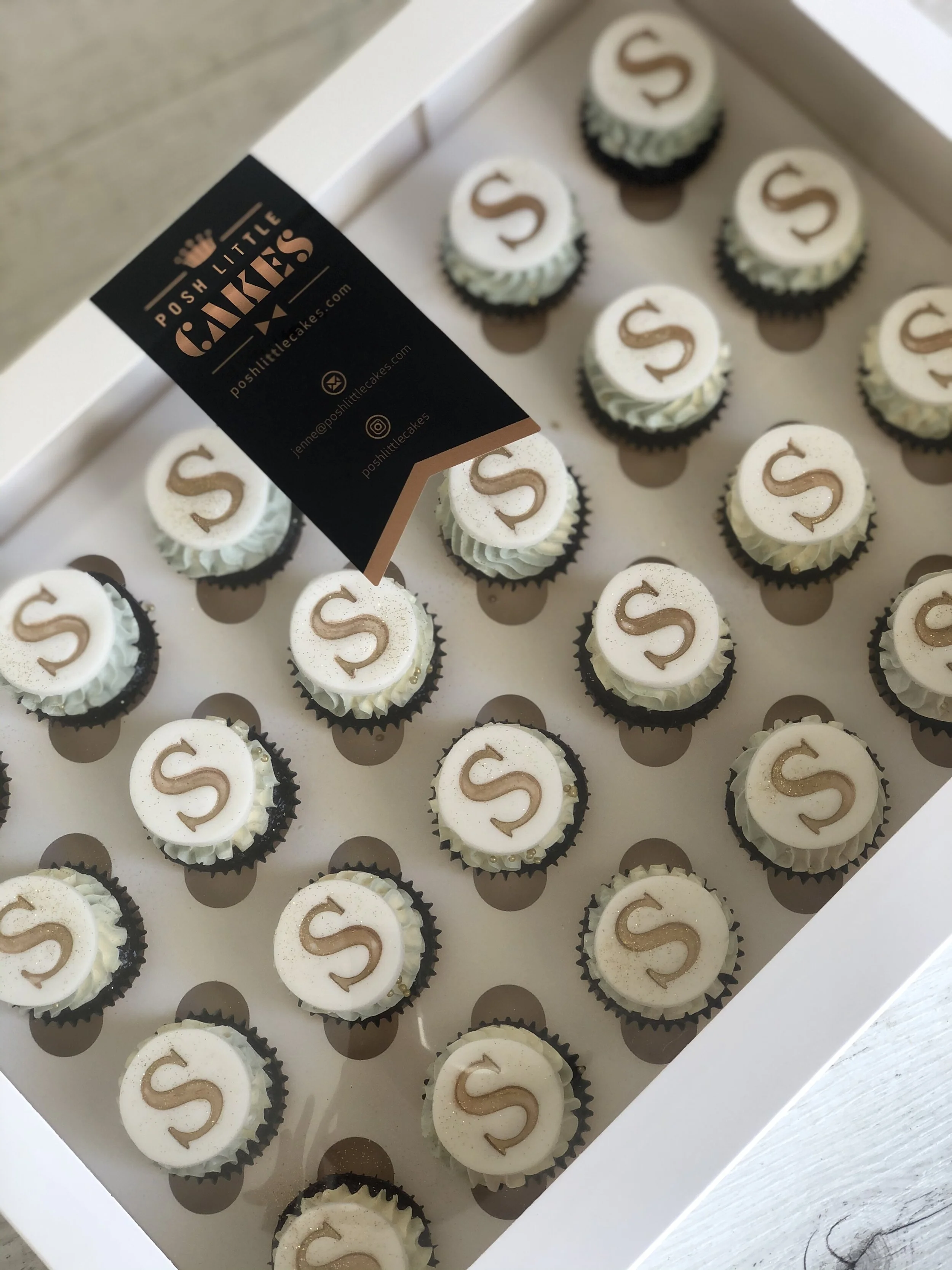 Deluxe Cupcakes Posh Little Cakes