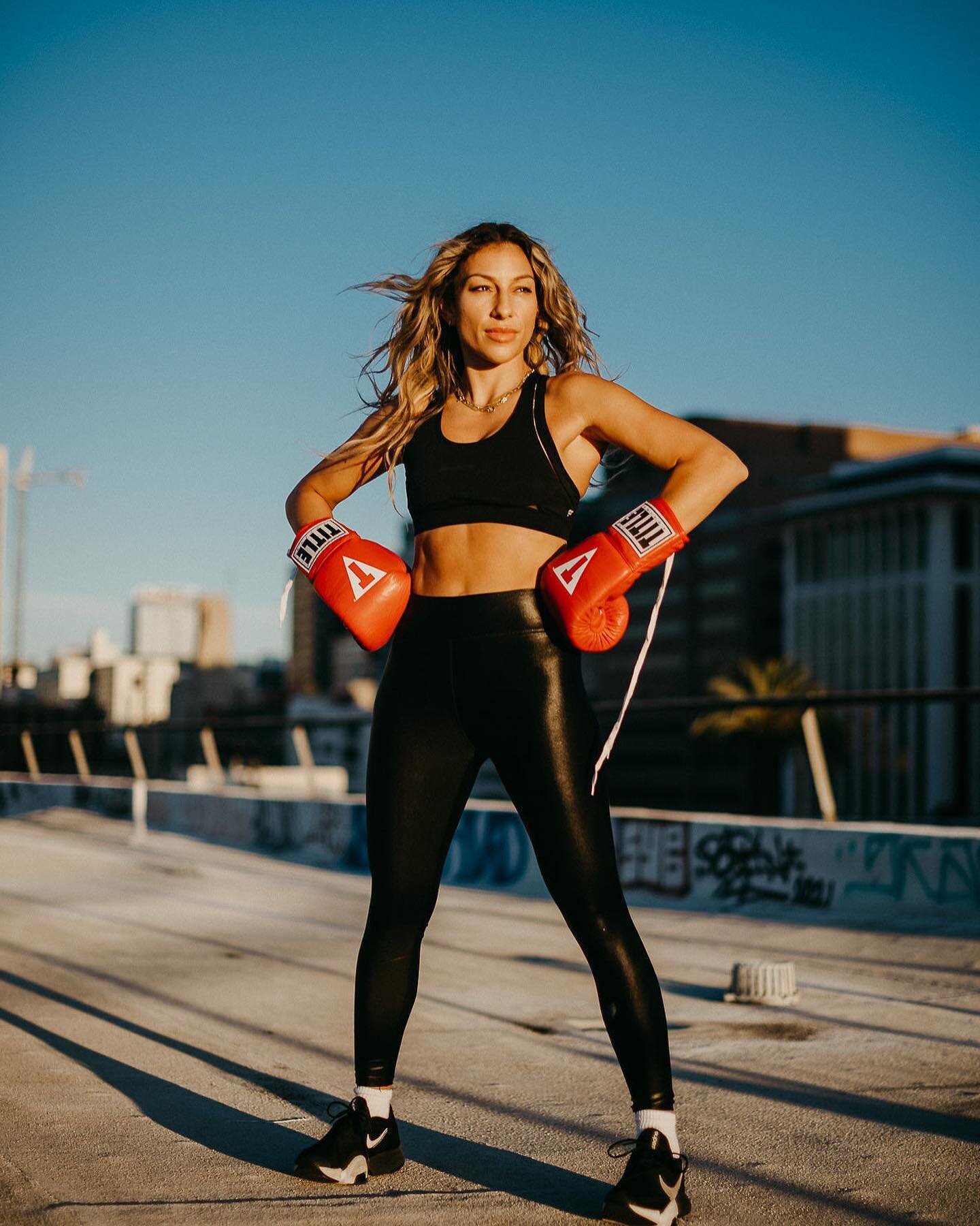 MONDAY ENERGY ⚡️ glove up and meet me on the bag this week👇🏼👇🏼

Santa Monica 
Tues &amp; Thurs 7am &amp; 5.30pm
Friday 4.30pm &amp; 5.30pm
Saturday 8.30am

West Hollywood
Wed 7am &amp; 8.30am
Sat 10.30am 1 hr 🔥 

@boxunionstudio 🥊 

📷 @vaughnt