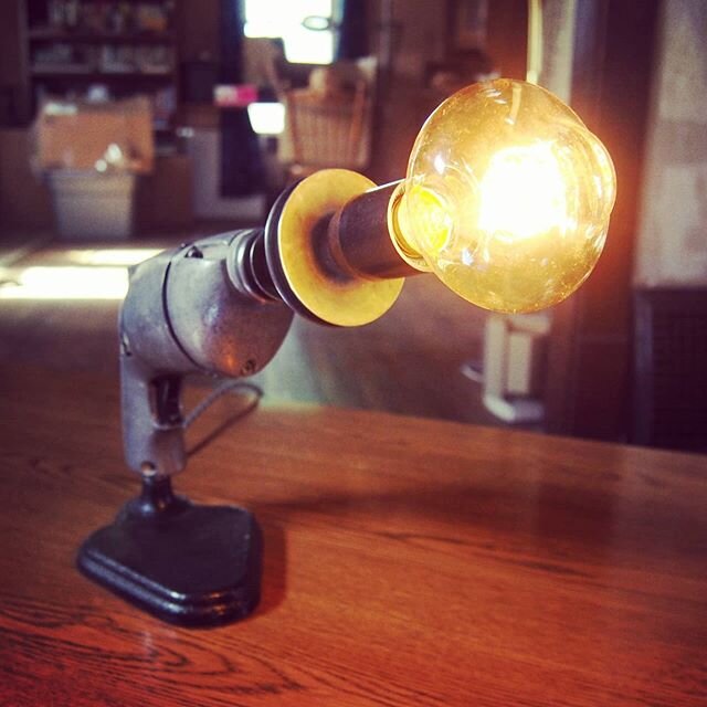 Fresh lamp alert
Check out this repurposed Rockwell drill
https://etsy.me/2TUfLM9
#lightuplabs #repurposedvintage #repurposedlighting #upcycledlamp #upcycledlighting #etsyseller #etsyshop #etsysellersofinstagram