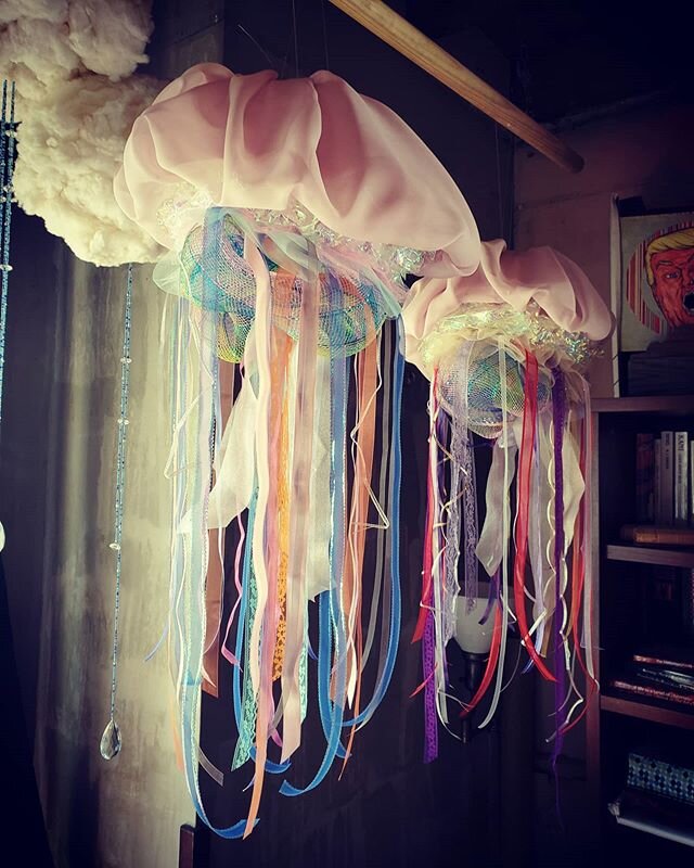 Fresh baby jellies! Available in our #etsyshop #freeshipping
#jellyfishing #jellyfish #handmadelighting #repurposedlighting #upcycledlamp #upcycledlighting #bespokelighting #lightuplabs #clevelandhandmade #clevelandartist #clevelandmakers #standwit