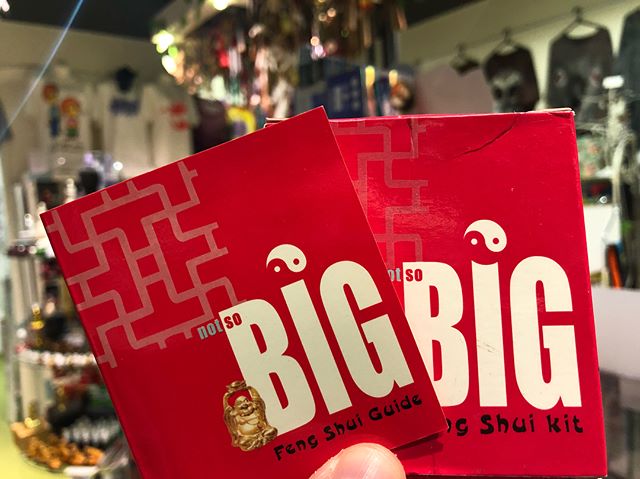 The art of Feng Shui is used to create healthy, happy and comfortable living and working environments.  This mini kit comes with 6 Feng Shui essentials + book for only $19.95 🙏🏼🍃