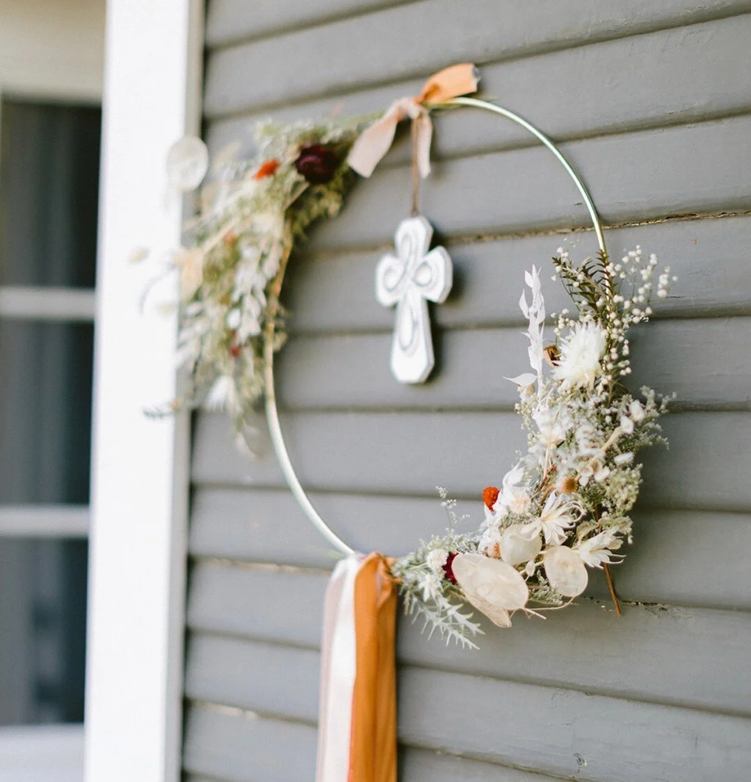 Loving how @jennygarrettco created her DIY fall wreath! If you picked up a kit please post and tag us so we can share your finished wreath! If you haven&rsquo;t picked one up yet, they are still available at @kithshop for $43.99. 🍁