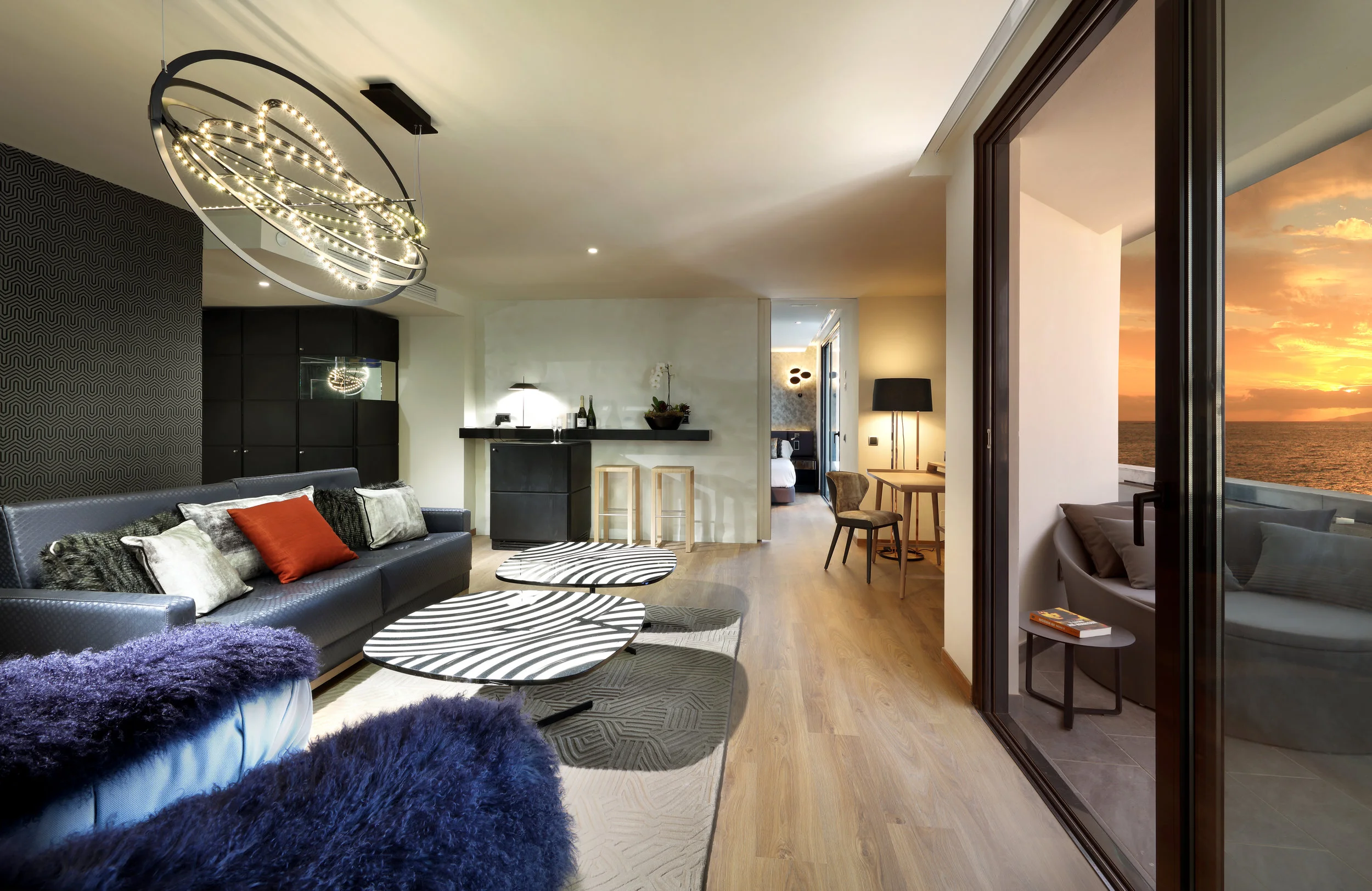 ROCK ROYALTY SUITE4.jpg