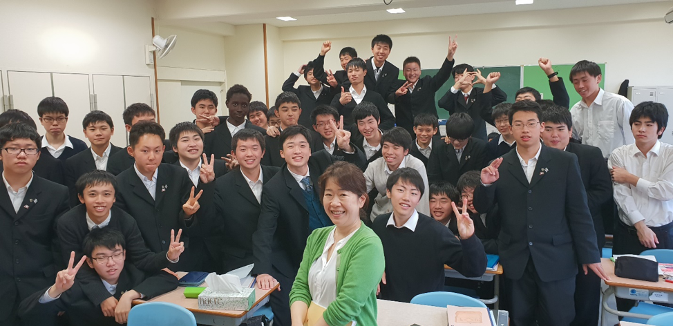 Professor Kato and one of her classes of mechanical engineers