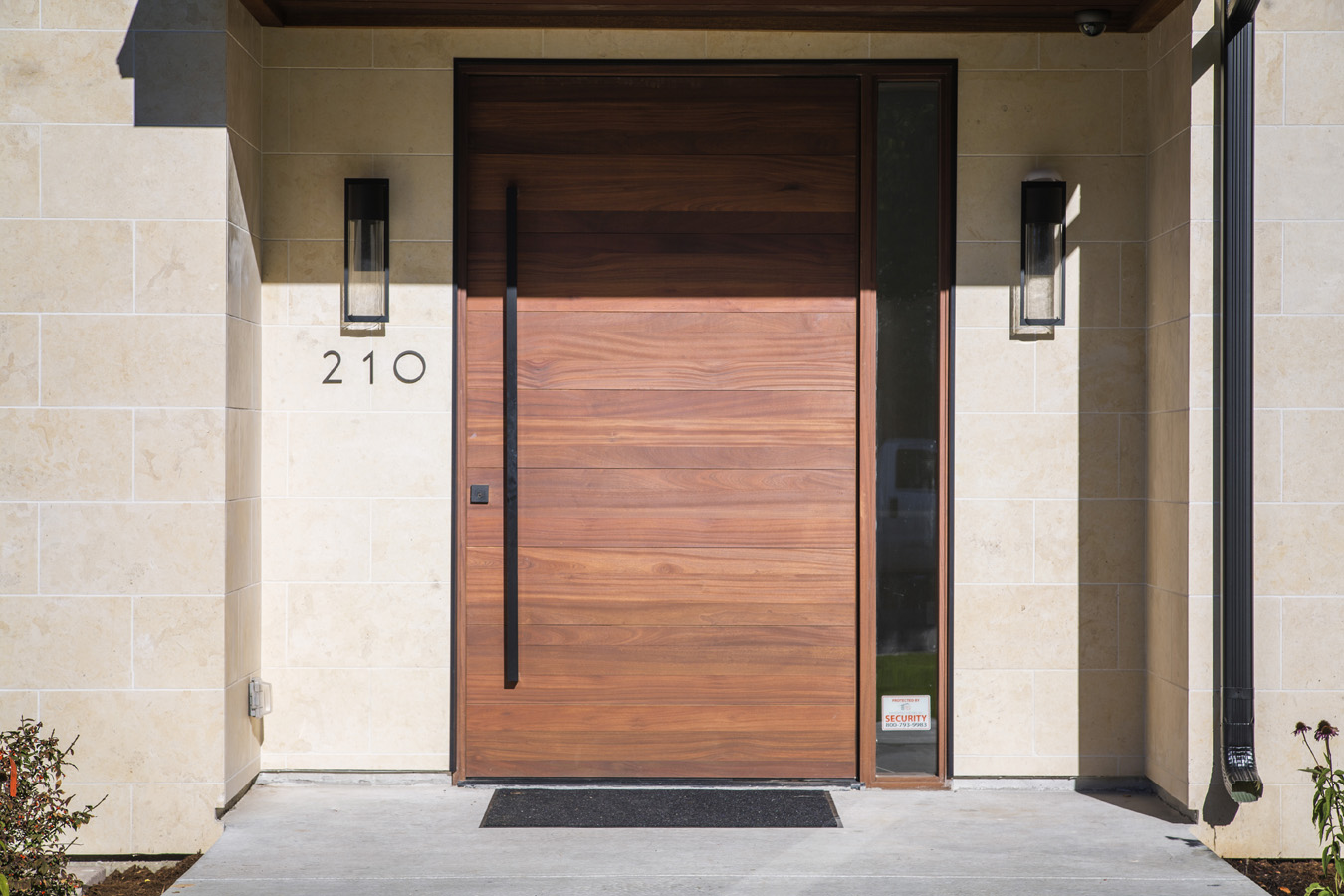 210 Leyden St_S2_04.jpg