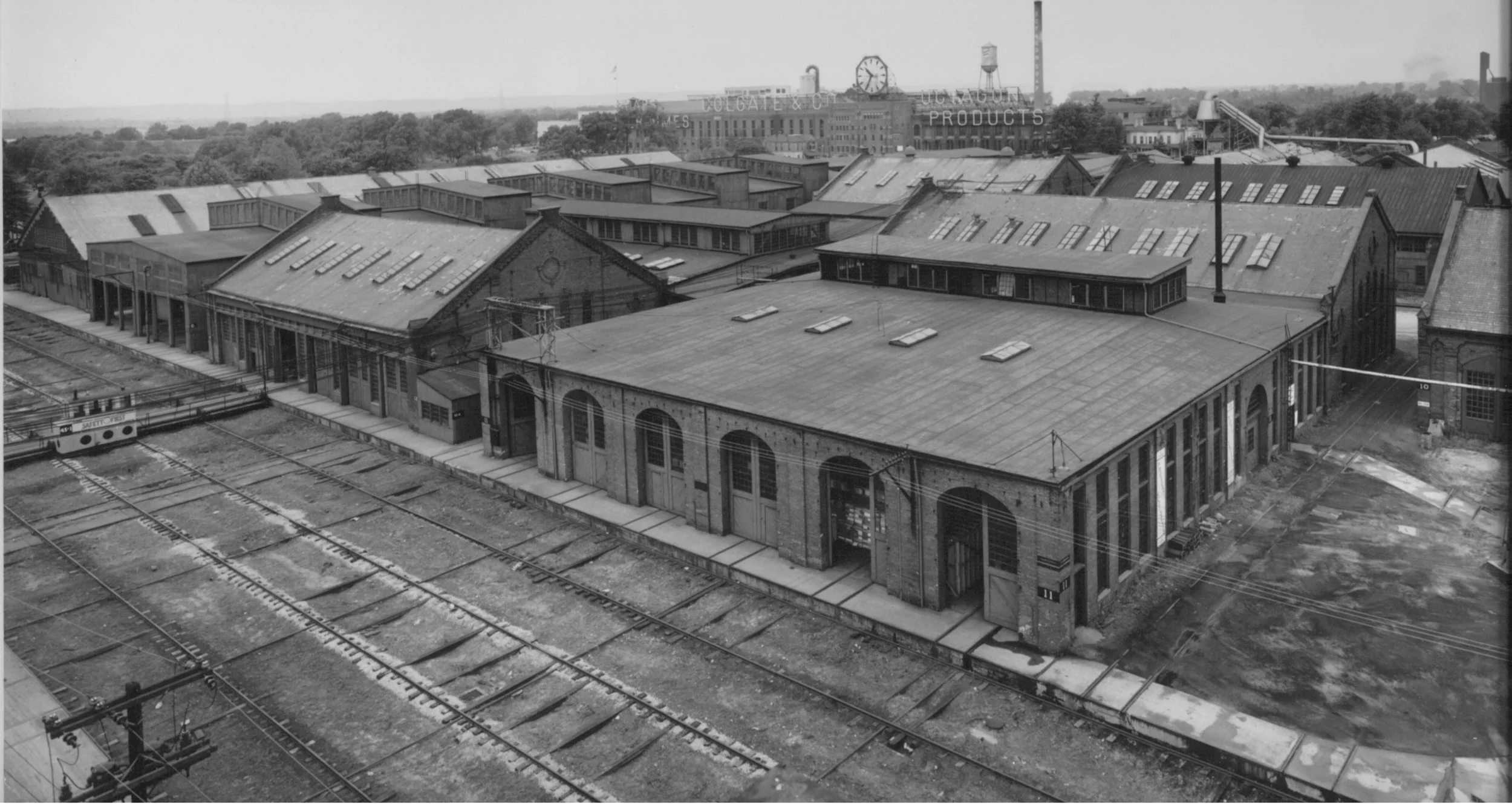 This photo was taken circa 1941 and shows the 400 building being used for storage during World War II. The tracks in front of the building, which is now the Court Avenue extension, were one of the transfer pits where cars would be shuttled horizontally among the buildings.