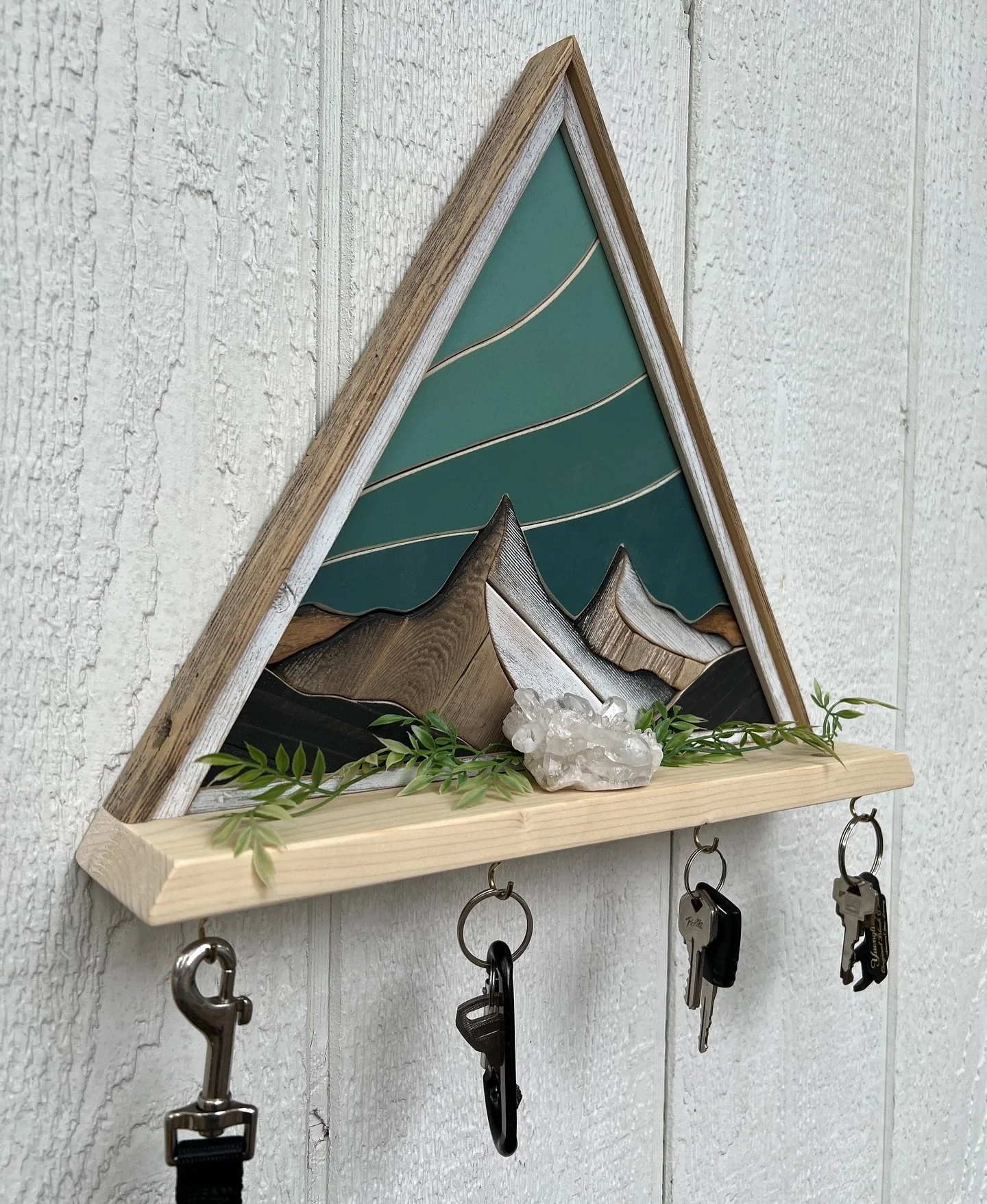 Our shop update is tomorrowwww!!! Sunday night at 8pm ET on our website! 
We have shelves, Blue Ridge circles, minis, snails, and some other fun mountain pieces π©΅ππΌπ
•
•
•
•
•
•
•
#entrywayshelf #summitview #hi