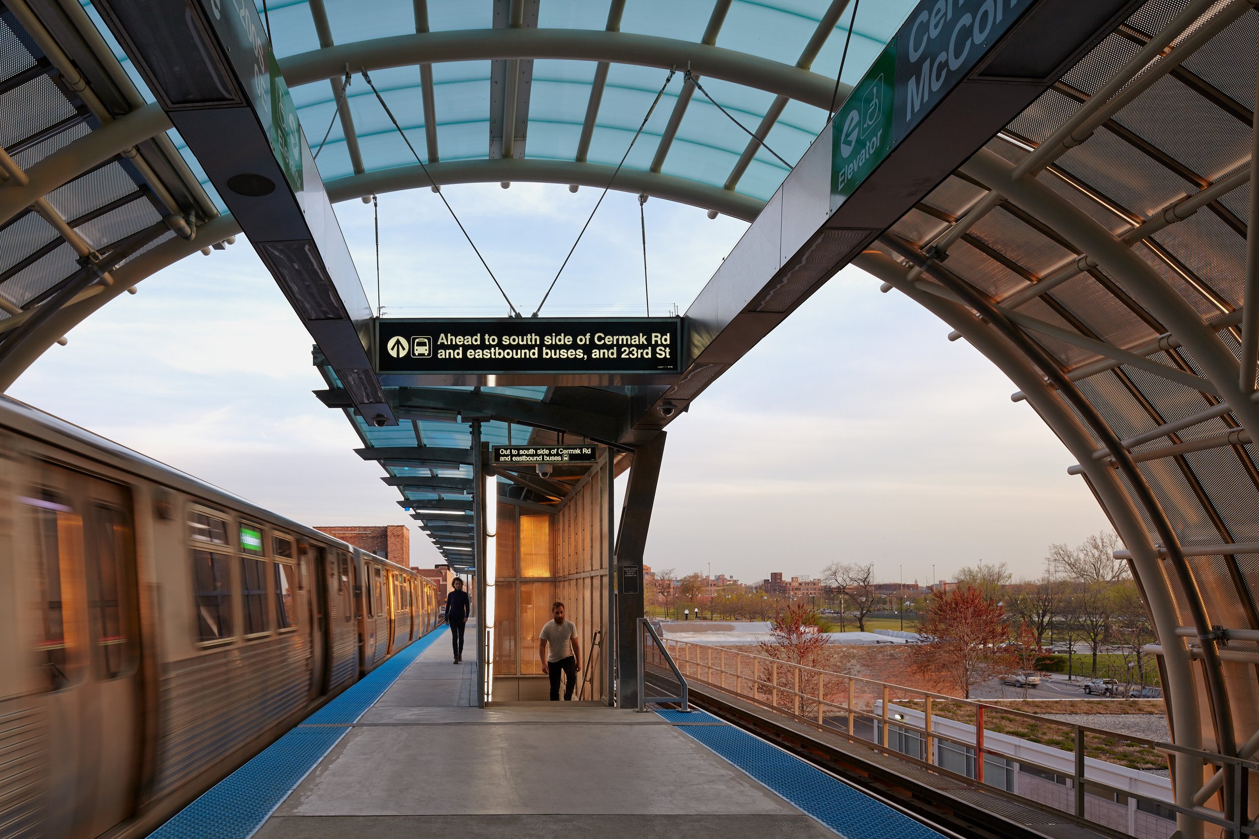 ross barney architects / cermak mccormick place cta station / chicago